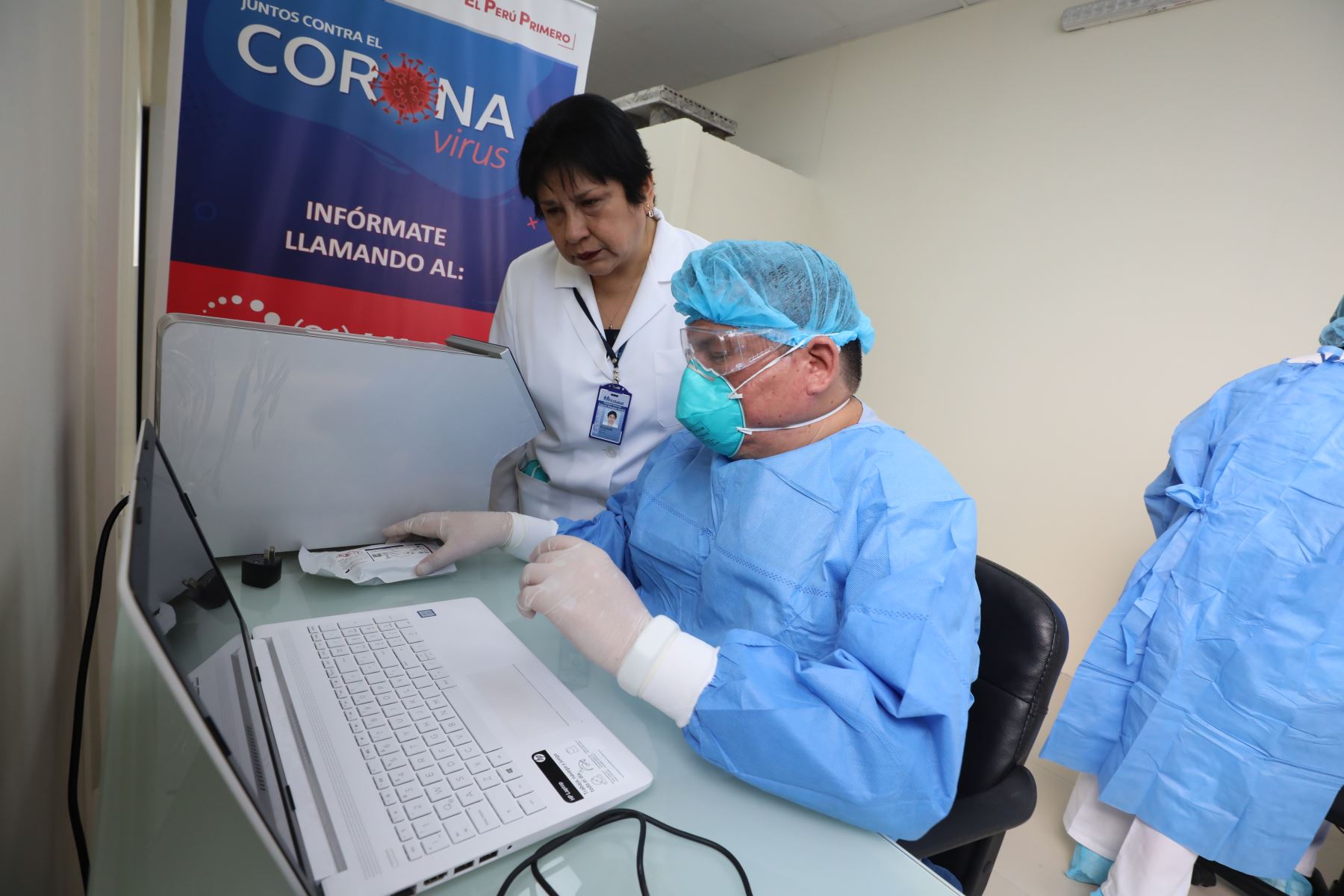 Los profesionales de la salud trabajan incansablemente para combatir el coronavirus. Foto: ANDINA/Difusión