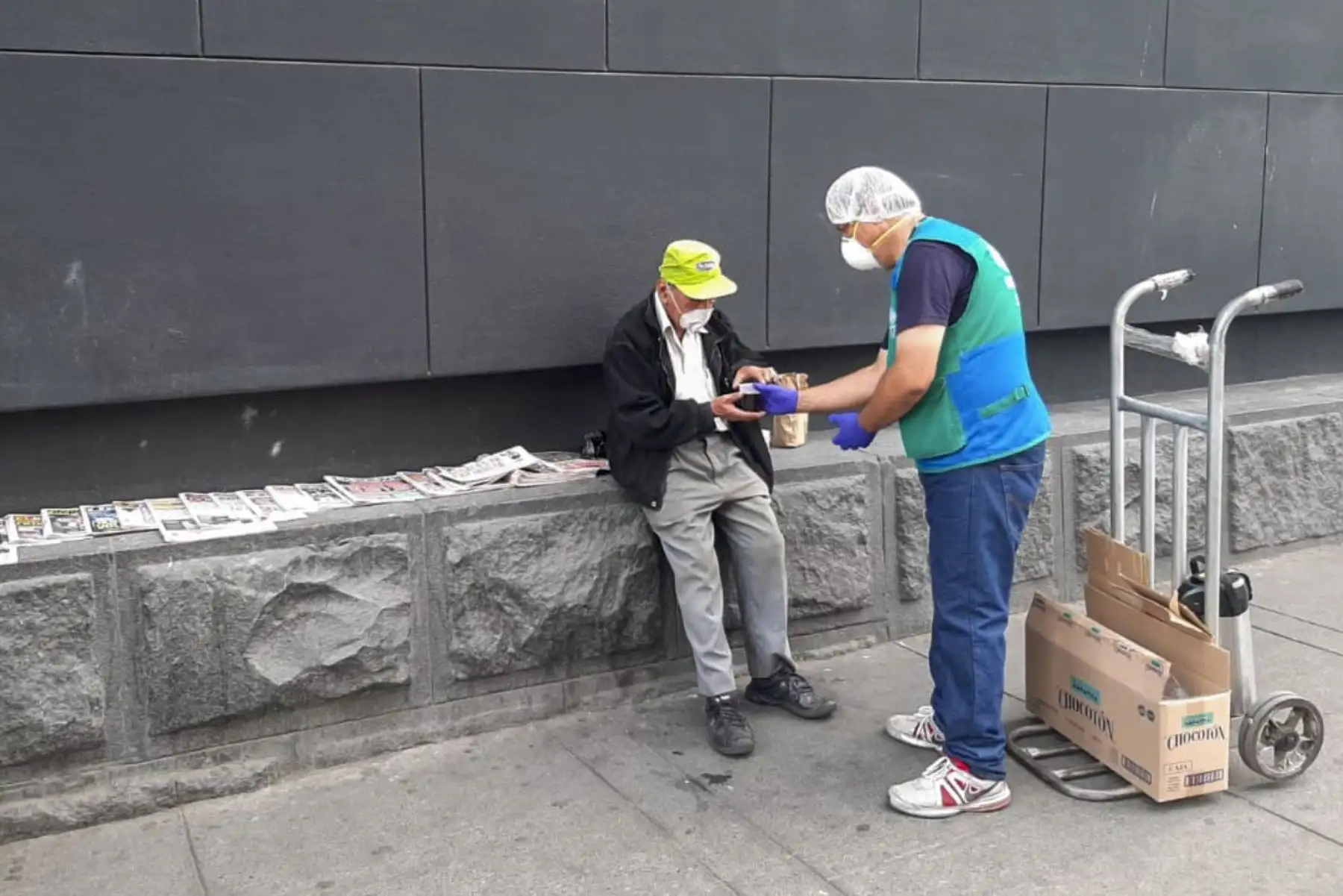 Municipalidad de Lima Metropolitana entregó desayunos, a adultos mayores, en situación de pobreza en Cercado de Lima.Foto:ANDINA/MLM