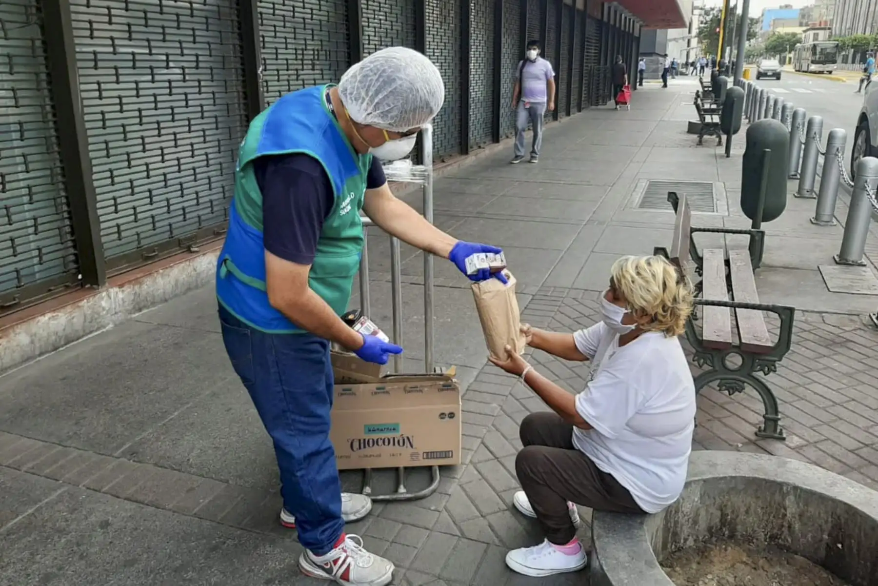 Municipalidad de Lima Metropolitana entregó desayunos, a adultos mayores, en situación de pobreza en Cercado de Lima.Foto:ANDINA/MLM