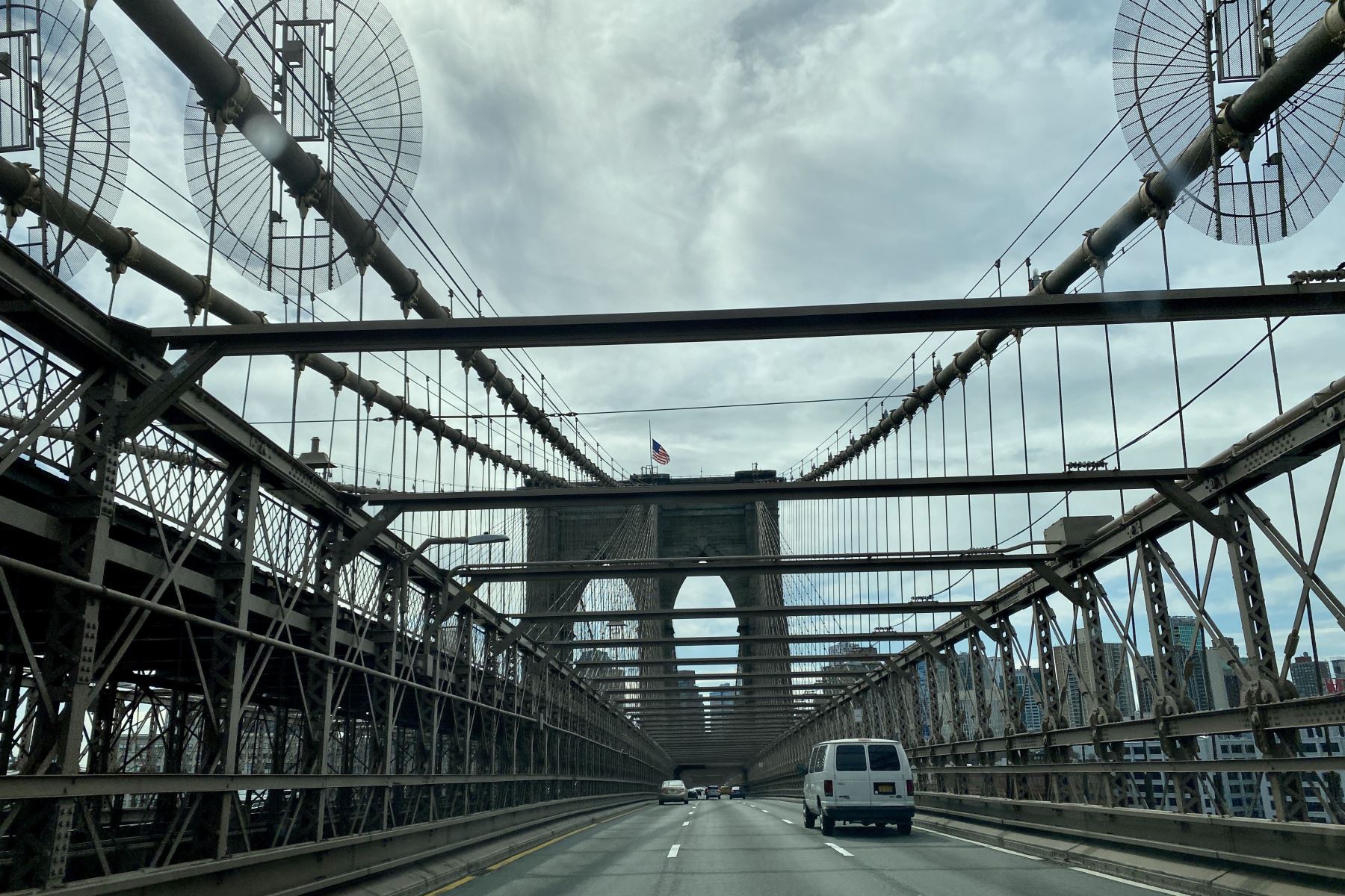 Poco tráfico en el puente de Brooklyn, uno de los más transitados de Nueva YorK. Foto: AFP
