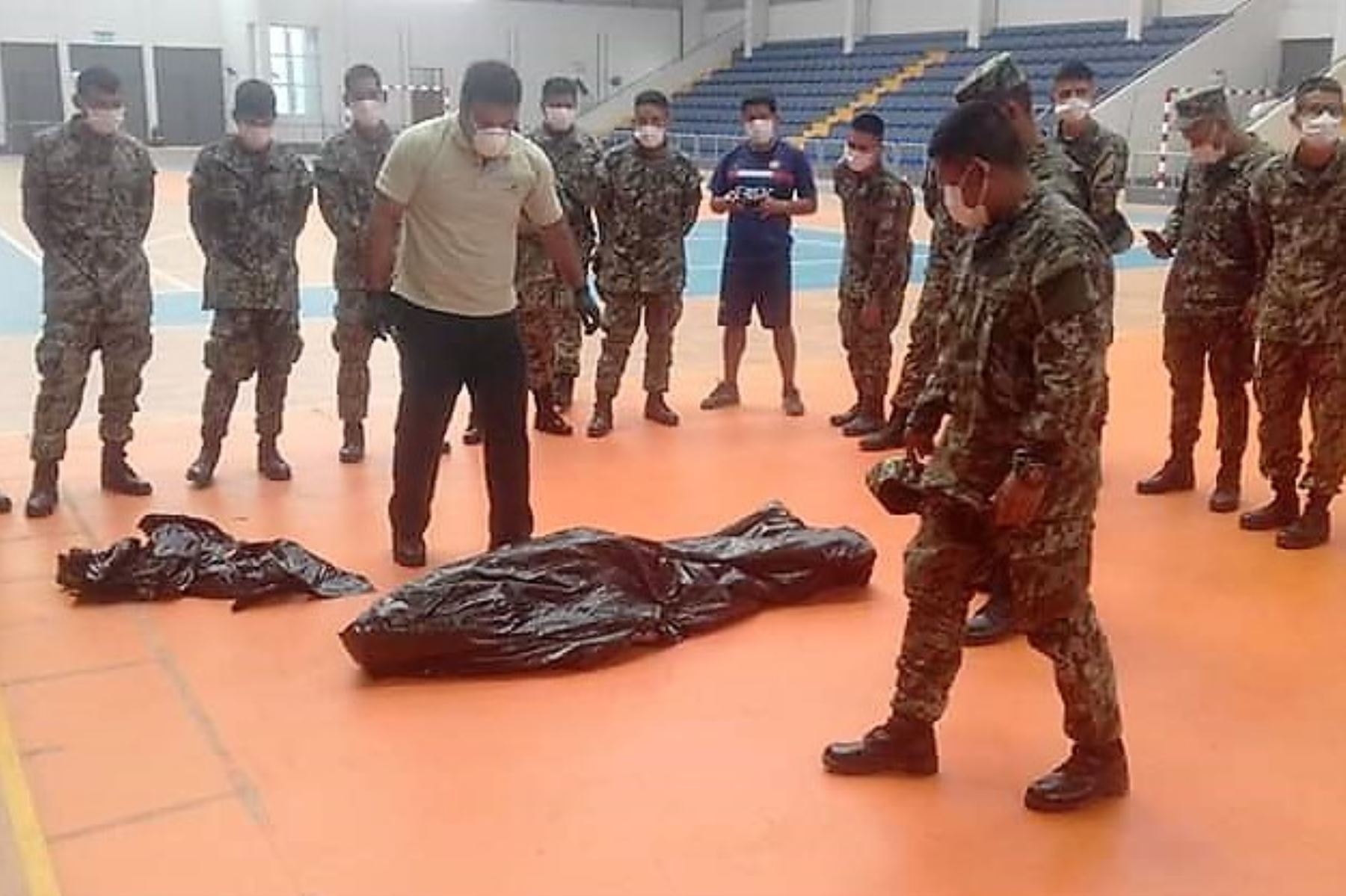 Agentes de la Policía y soldados del Ejército apoyarán labores de levantamiento de cadáveres e inhumaciones en Lambayeque.