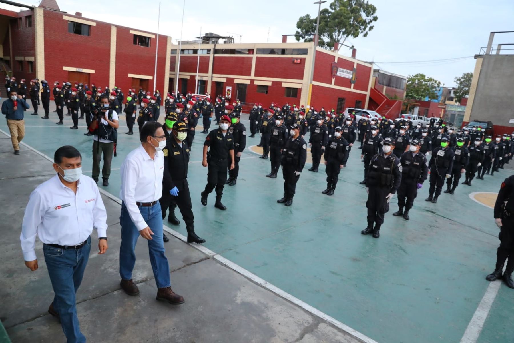 Presidente Martín Vizcarra expresa su reconocimiento a la labor de la Policía Nacional frente al coronavirus.