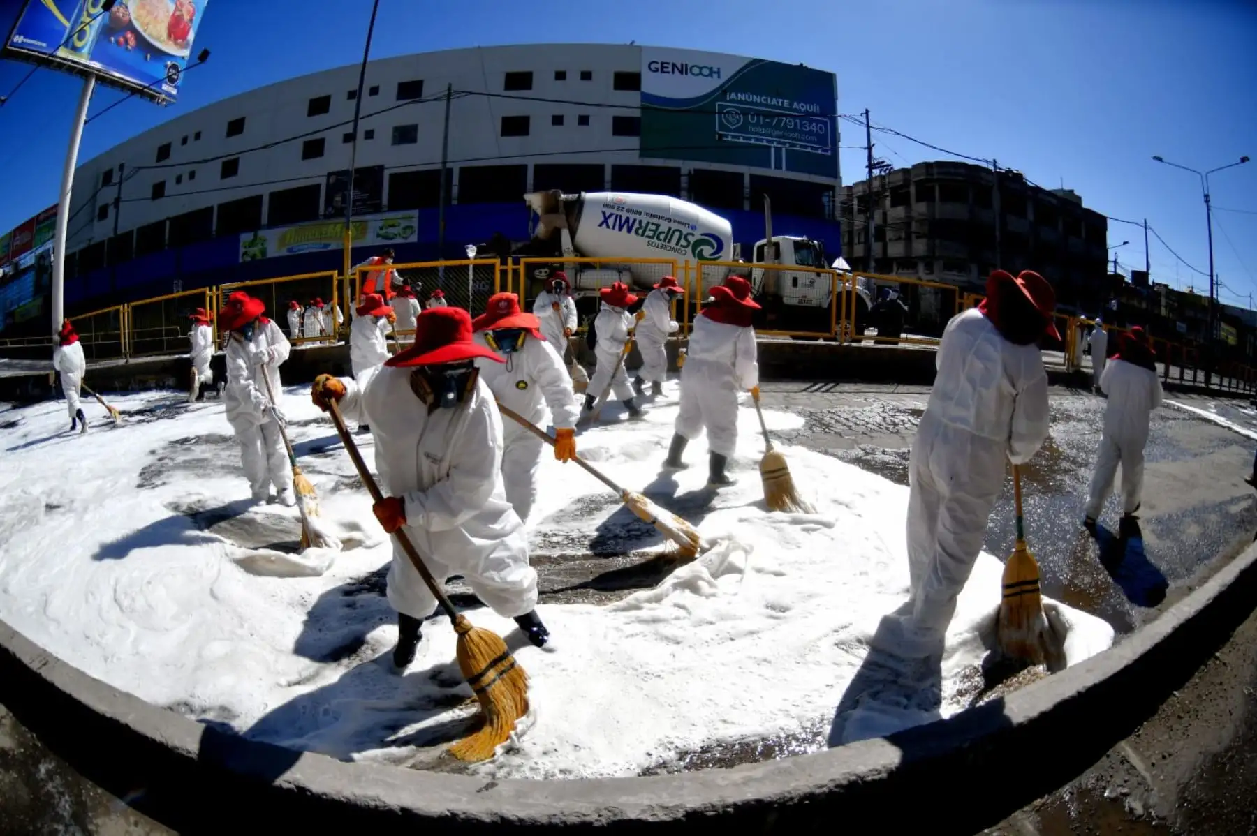 Municipalidad de Arequipa desinfectó la plataforma comercial Andrés Avelino Cáceres, ubicado en el distrito de José Luis Bustamante y Rivero. Cortesía