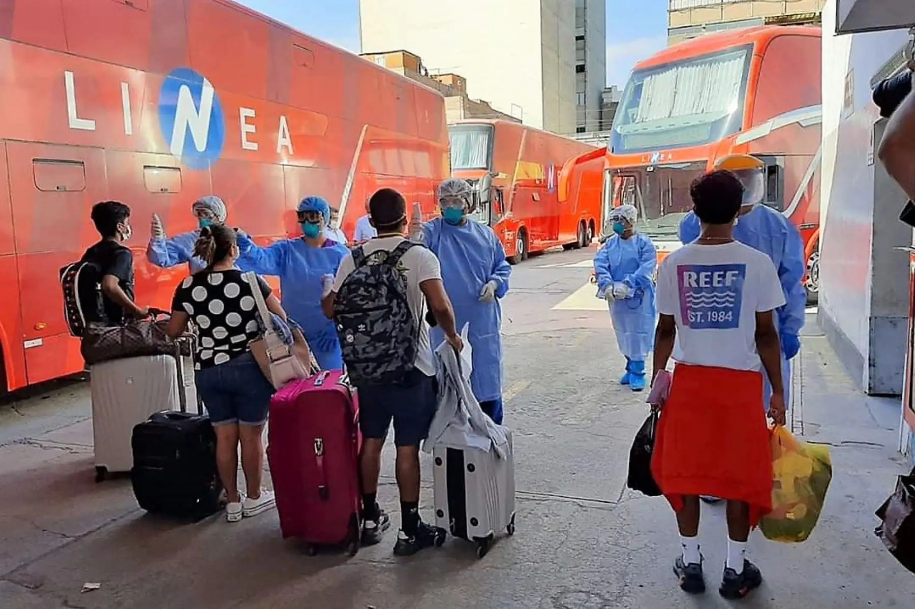 Un total de 167,856 personas de todas las regiones del país se han inscrito hasta ahora para solicitar su retorno humanitario, y de ellas 3,579 pertenecientes a 10 regiones han regresado a sus lugares de origen por vía terrestre y aérea, informó hoy el presidente del Consejo de Ministros, Vicente Zeballos. ANDINA