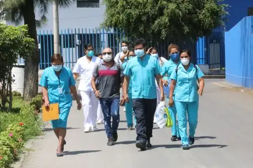 Profesionales de salud entrenados para atender a pacientes con Covid - 19 ya están en funciones en el Hospital San Isidro Labrador de|EsSalud.ANDINA/Difusión