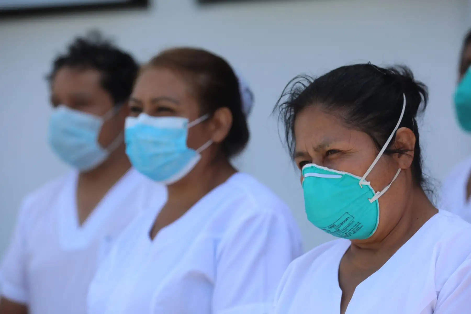 Personal nuevo capacitado de Essalud, ingresa al hospital San Isidro Labrador, para asistir a pacientes ,en la lucha contra el Covid-19.Foto:ANDINA/Essalud