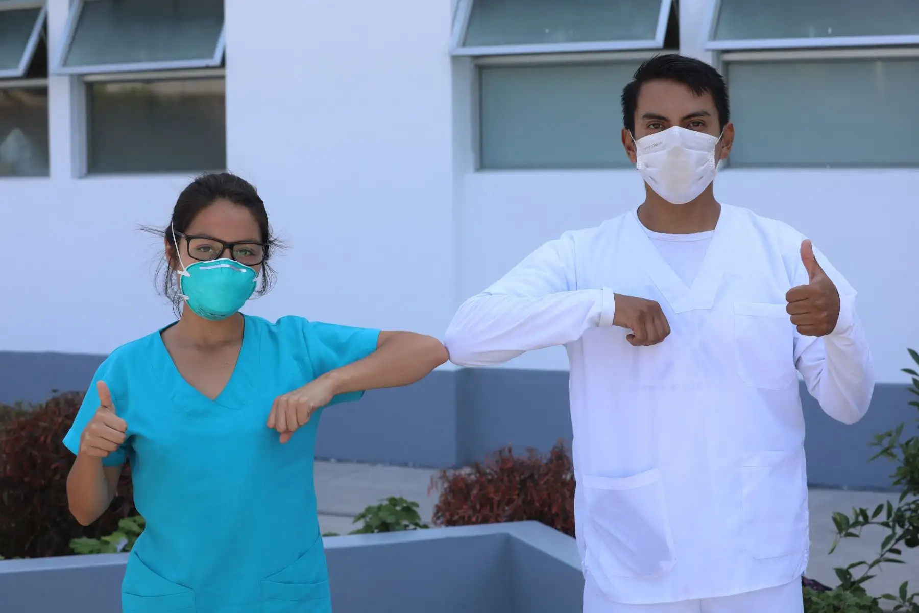 Personal nuevo capacitado de Essalud, ingresa al hospital San Isidro Labrador, para asistir a pacientes ,en la lucha contra el Covid-19.Foto:ANDINA/Essalud
