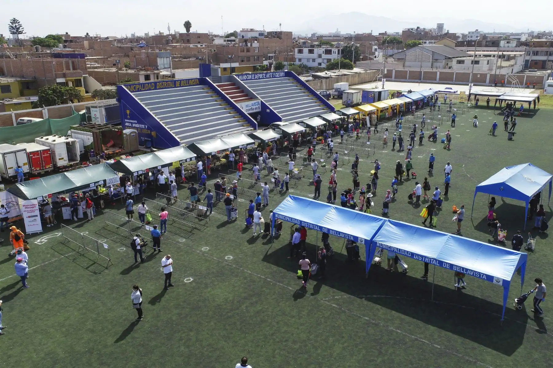 Mercados Minagri " De la Chacra a la Olla "  llegan a Bellavista, Mi Perú y Ventanilla, para abastecer a las familias con alimentos sanos a precios justos. 
Foto: Minagri