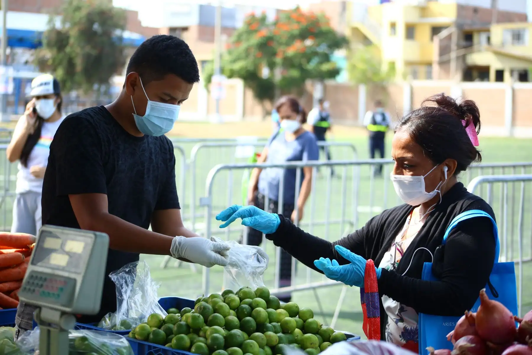 Mercados Minagri " De la Chacra a la Olla "  llegan a Bellavista, Mi Perú y Ventanilla, para abastecer a las familias con alimentos sanos a precios justos. 
Foto: Minagri