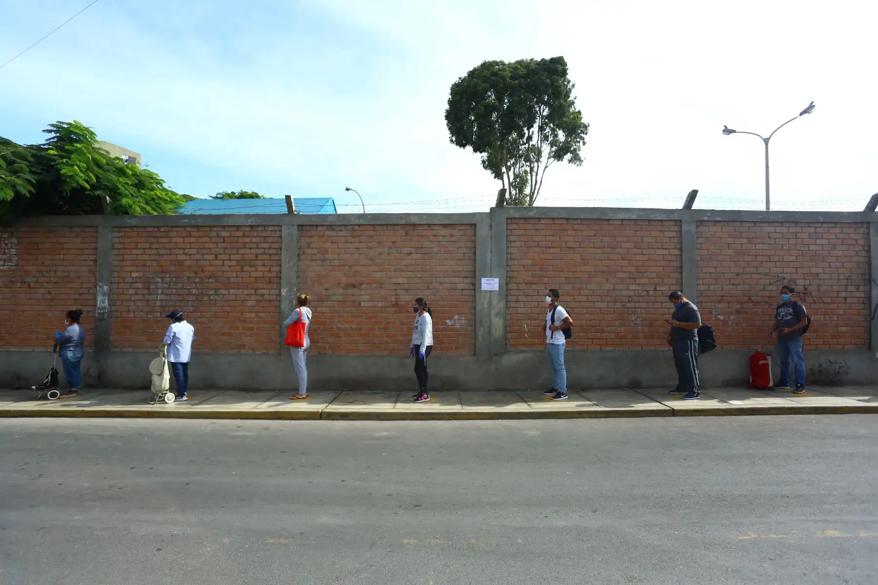 Mercados Minagri " De la Chacra a la Olla "  llegan a Bellavista, Mi Perú y Ventanilla, para abastecer a las familias con alimentos sanos a precios justos. 
Foto: Minagri