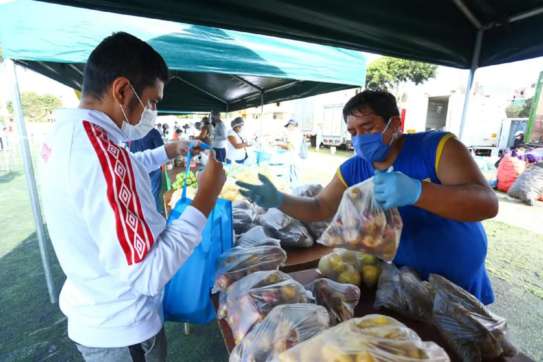 Mercado "De la Chacra a la Olla".