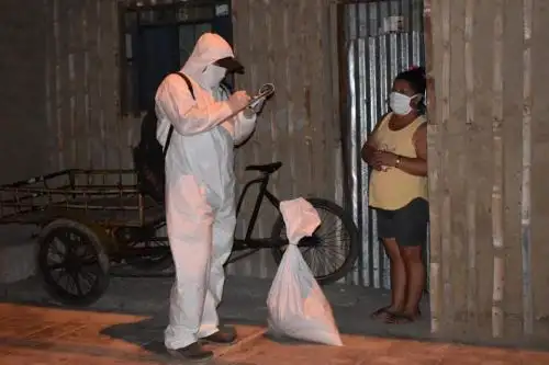 La Municipalidad de Tumbes realiza entrega de canastas a familias vulnerables de esa provincia casa por casa y durante el horario de inmovilización social. ANDINA/Difusión