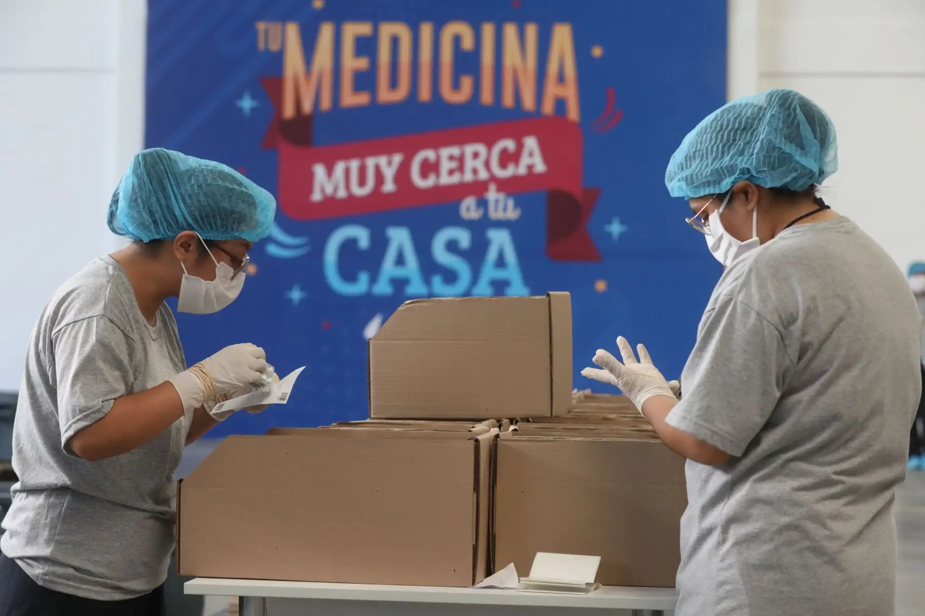 Despacho de recetas médicas de Essalud, en almacenes de "Farmacia Vecina".Foto:ANDINA/Essalud