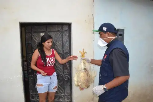 Más de 8,000 familias vulnerables de la provincia de Trujillo afectados por la emergencia decretada por el coronavirus, recibieron ayuda humanitaria que entregó el Arzobispado de Trujillo. ANDINA/Difusión