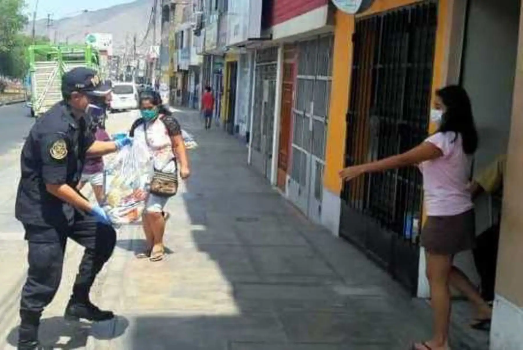 Coronavirus: entregan más de 2,000 paquetes alimentarios a familias de policías infectados. Foto: ANDINA/difusión.