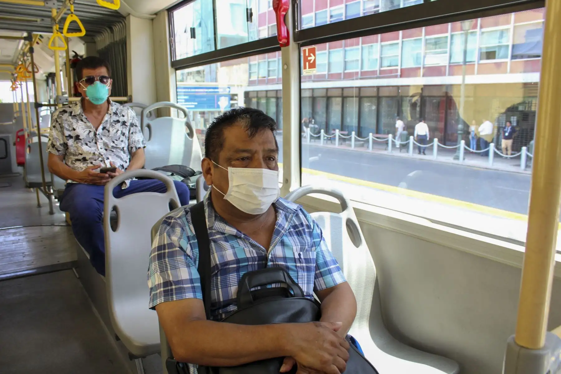 Distancia social obligatoria se respetó durante los viajes gracias a las campañas de sensibilización. Foto: MML