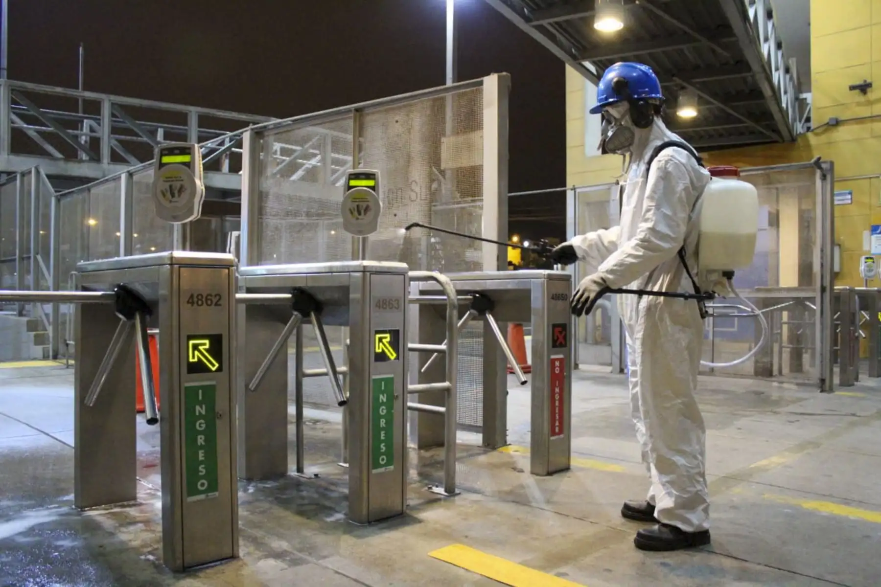 Después de cada cierre de los terminales se efectuaron labores de limpieza y desinfección. Foto: MML