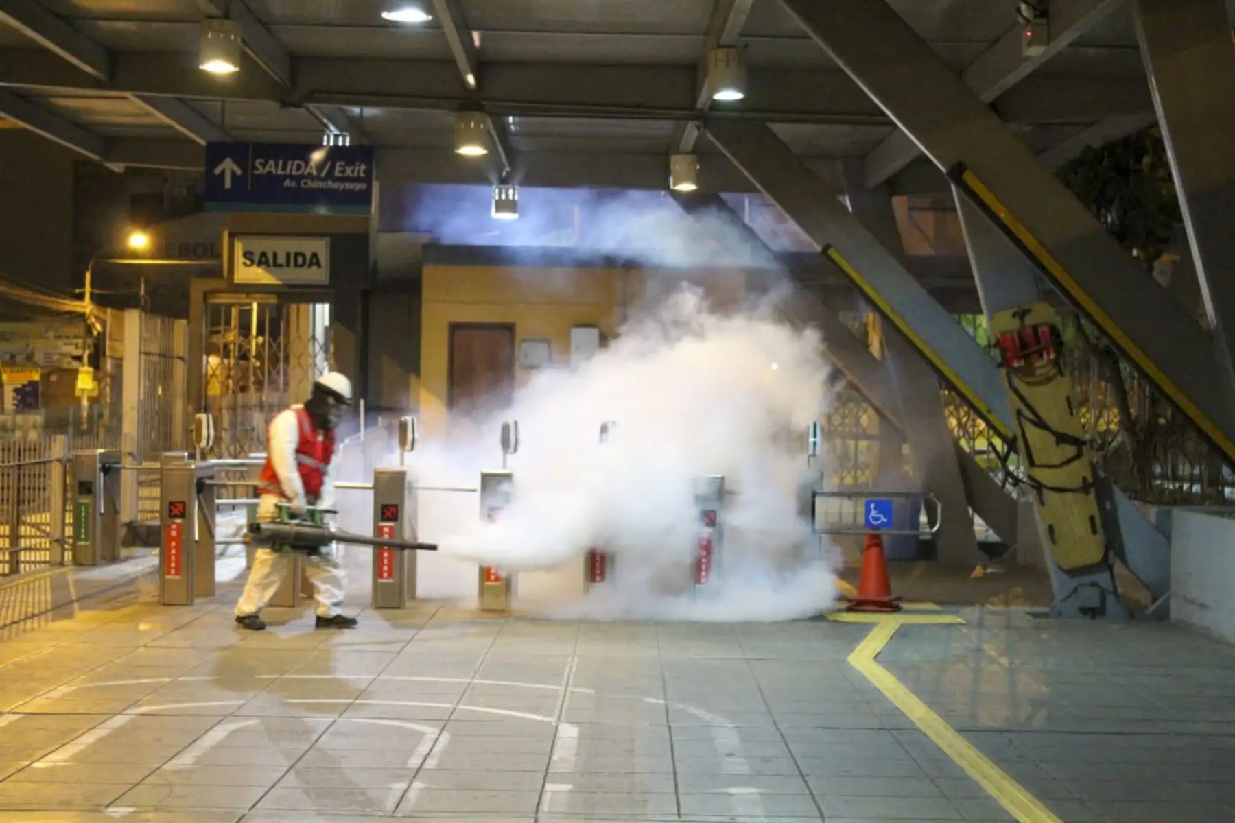 Después de cada cierre de los terminales se efectuaron labores de limpieza y desinfección. Foto: MML