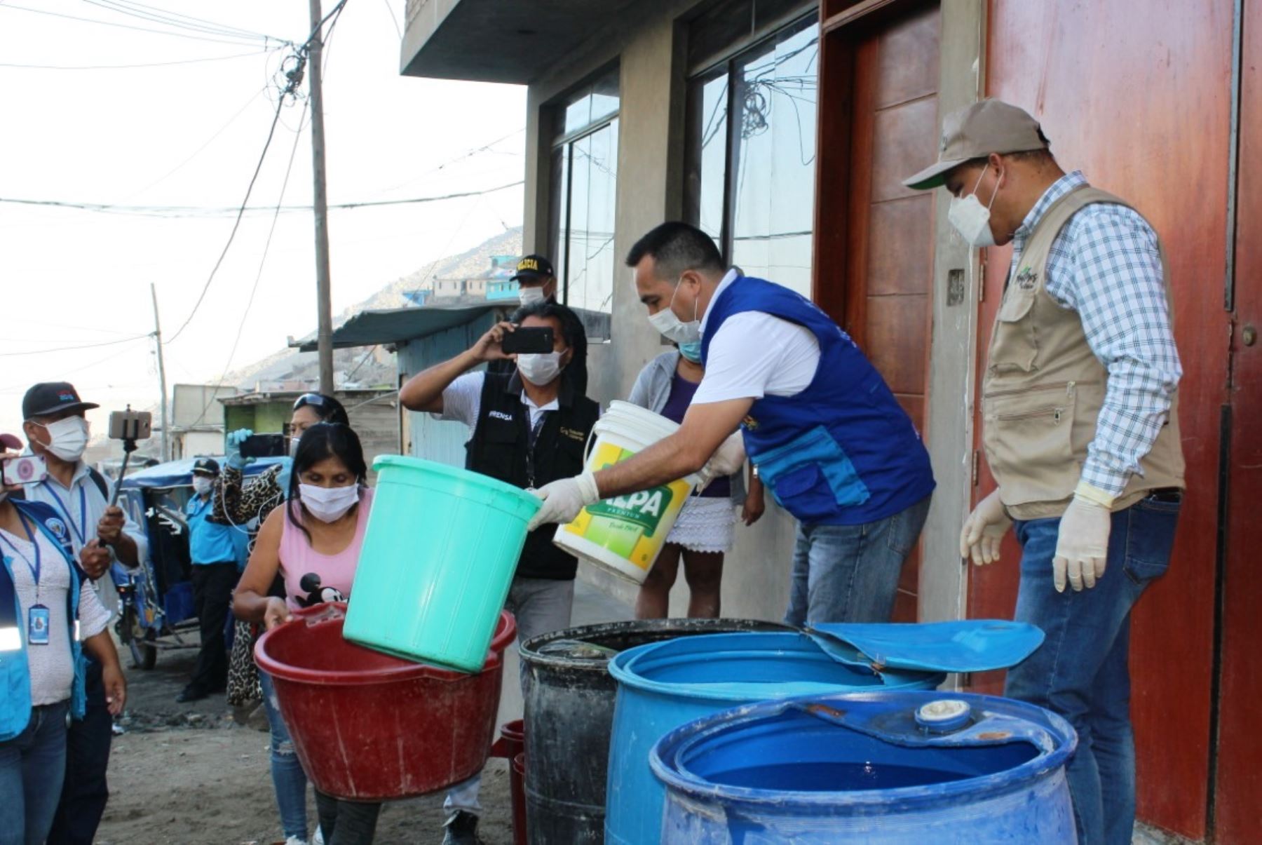 Miraflores dona 15,000 galones de agua a vecinos vulnerables de Comas. Foto: ANDINA/Difusión.