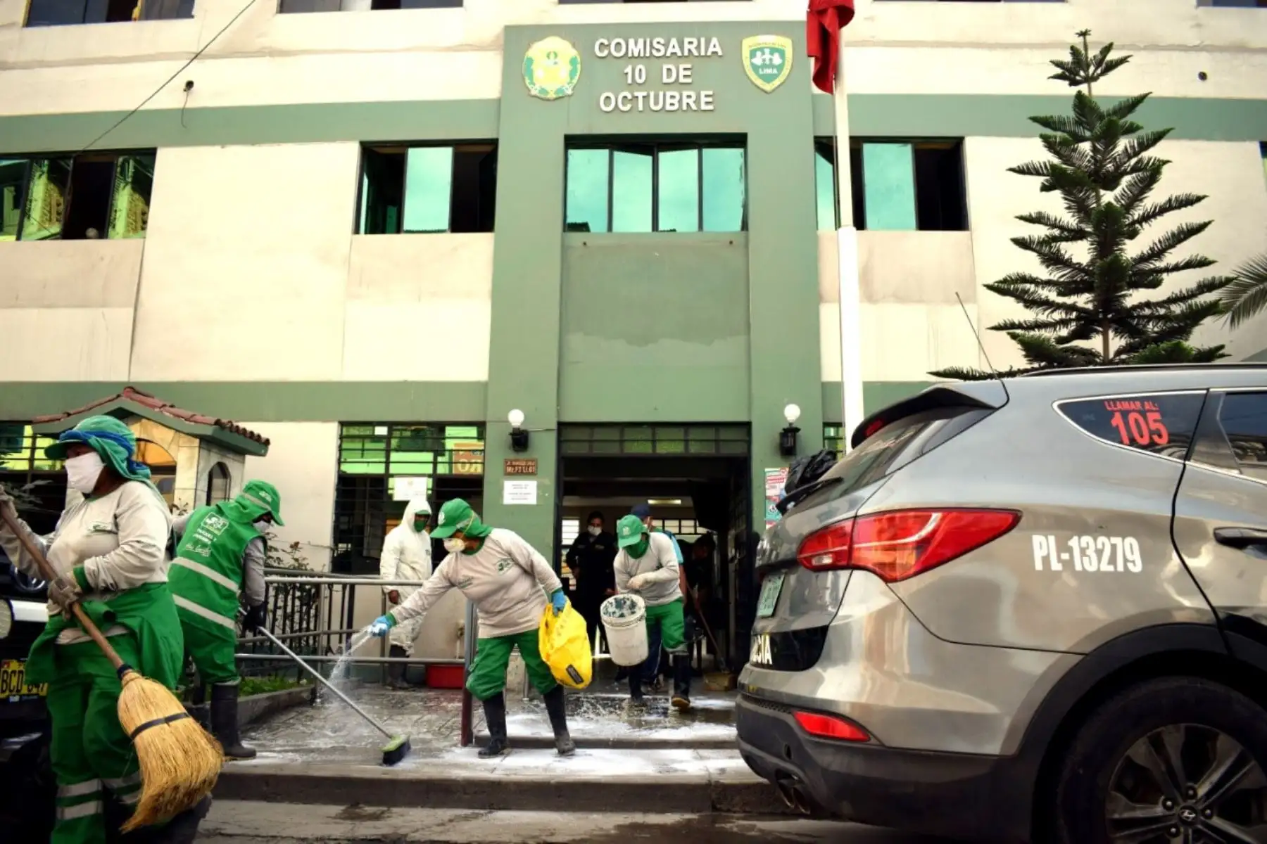 Personal de limpieza de la Municipalidad de San Juan de Lurigancho realiza constantes jornadas de desinfección en comisaría 10 de Octubre. Foto: ANDINA/Municipalidad de San Juan de Lurigancho