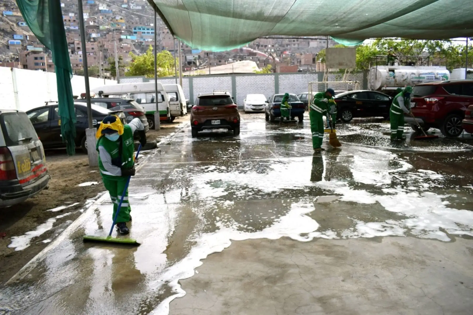 Personal de limpieza de la Municipalidad de San Juan de Lurigancho realiza constantes jornadas de desinfección en las distintas comisarías del distrito. Foto: ANDINA/Municipalidad de San Juan de Lurigancho