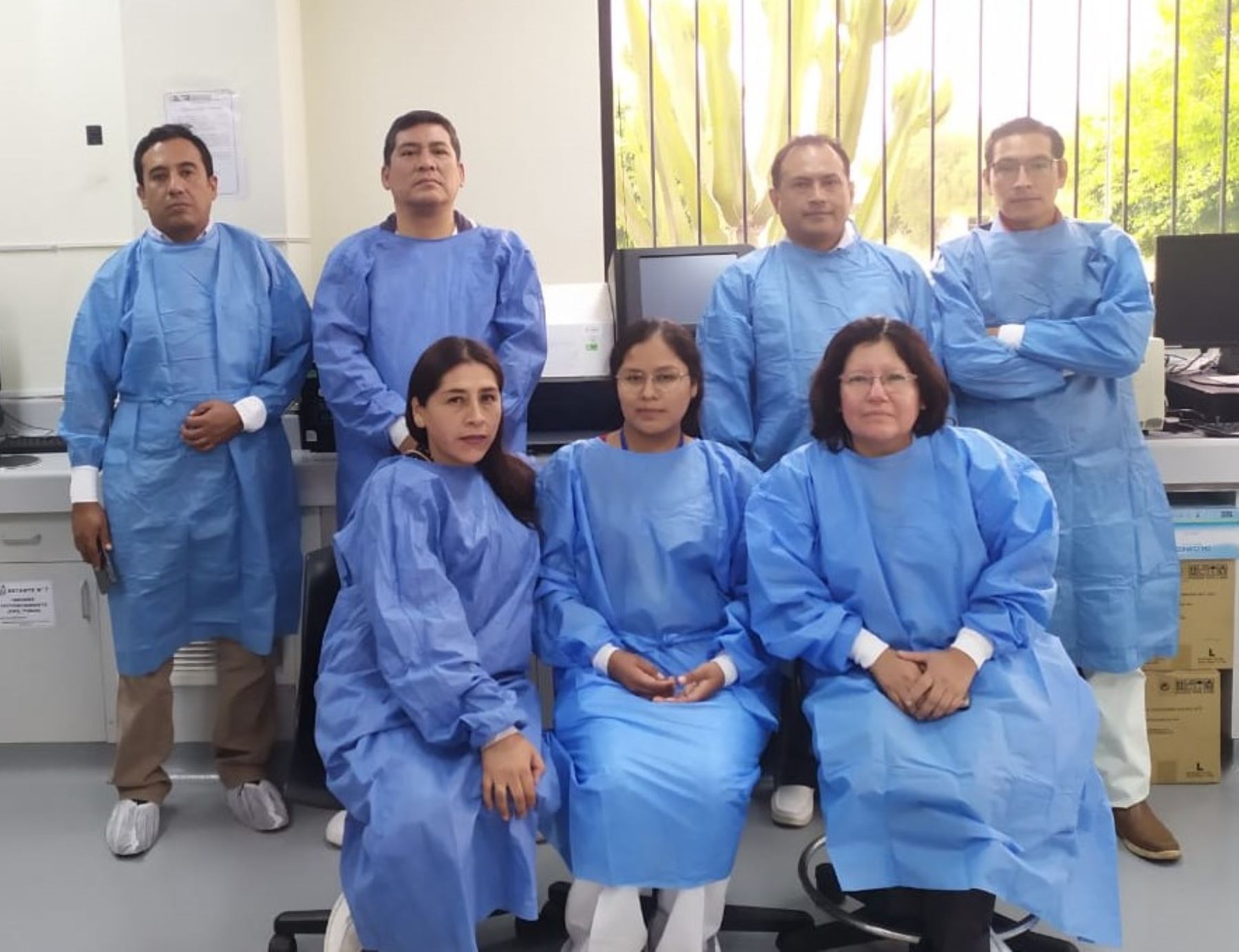 Biólogos y biólogas formados en universidades de las regiones Tacna, Ayacucho e Ica integran el equipo de científicos del Instituto Nacional de Salud (INS) que investiga el secuenciamiento completo del genoma del covid-19, a fin de conocer a plenitud este nuevo coronavirus, establecer nuevos métodos de diagnóstico y lograr una vacuna para esta enfermedad que asola al mundo.