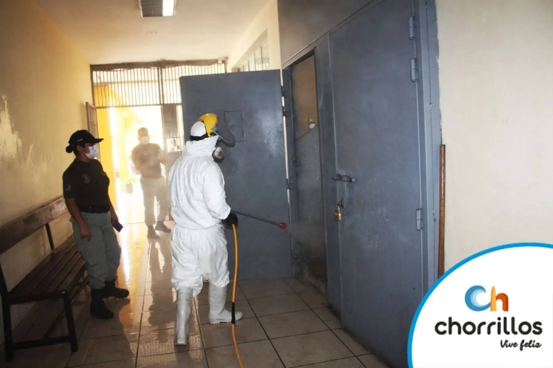 Se desinfectó oficinas administrativas, lavandería, ambulancia y ambientes de seguridad del penal. Foto: ANDINA/Municipalidad de Chorrillos