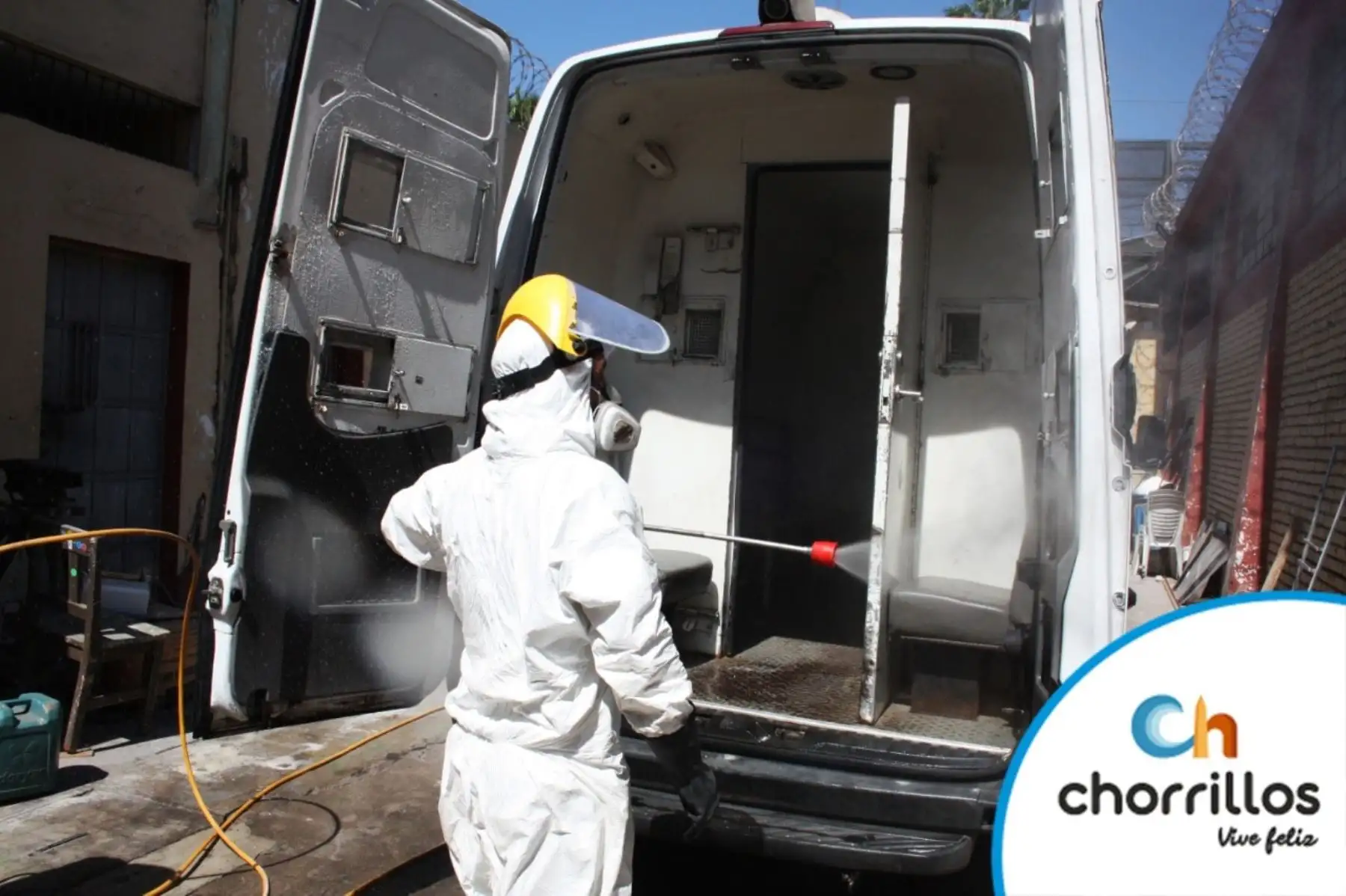 Desinfectaron también las unidades de traslado del INPE. Foto: ANDINA/Municipalidad de Chorrillos