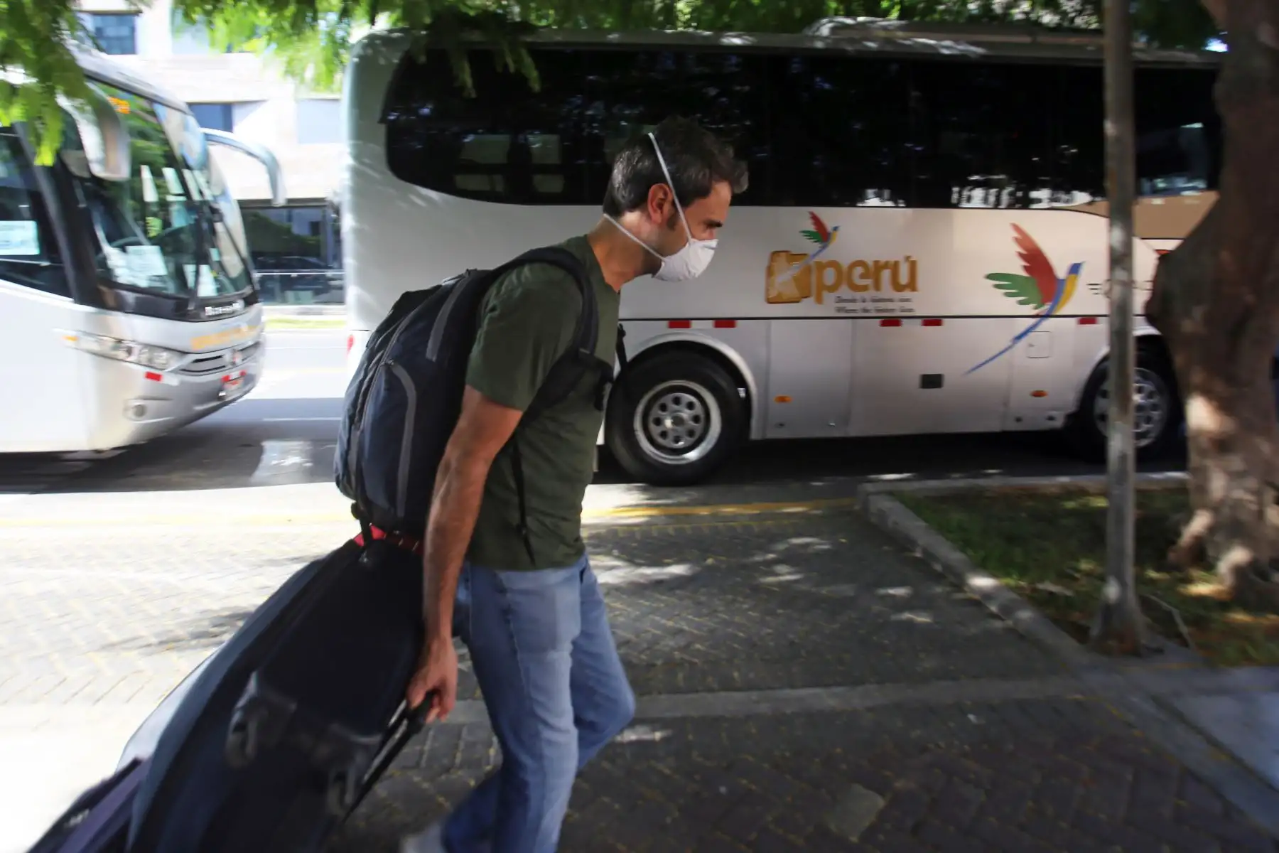 Españoles varados en Perú, por el cierre de fronteras debido al coronavirus COVID-19, parten repatriados con destino a su país. Foto: Cortesía/ César García