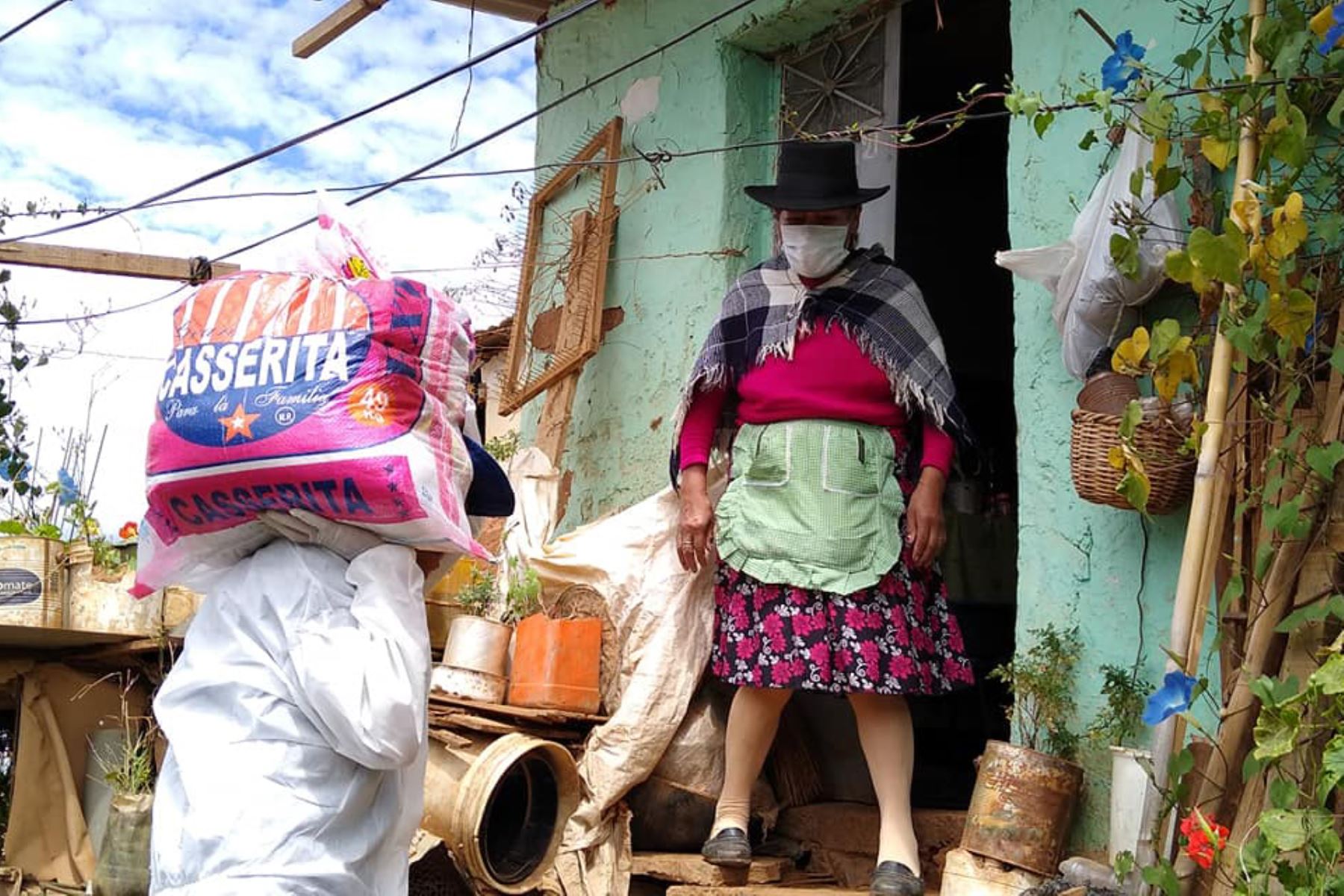 Municipalidad Provincial de Huánuco continúa repartiendo víveres de primera necesidad a familias 
de la zona de Aparicio Pomares. Foto: ANDINA/Municipalidad de Huánuco