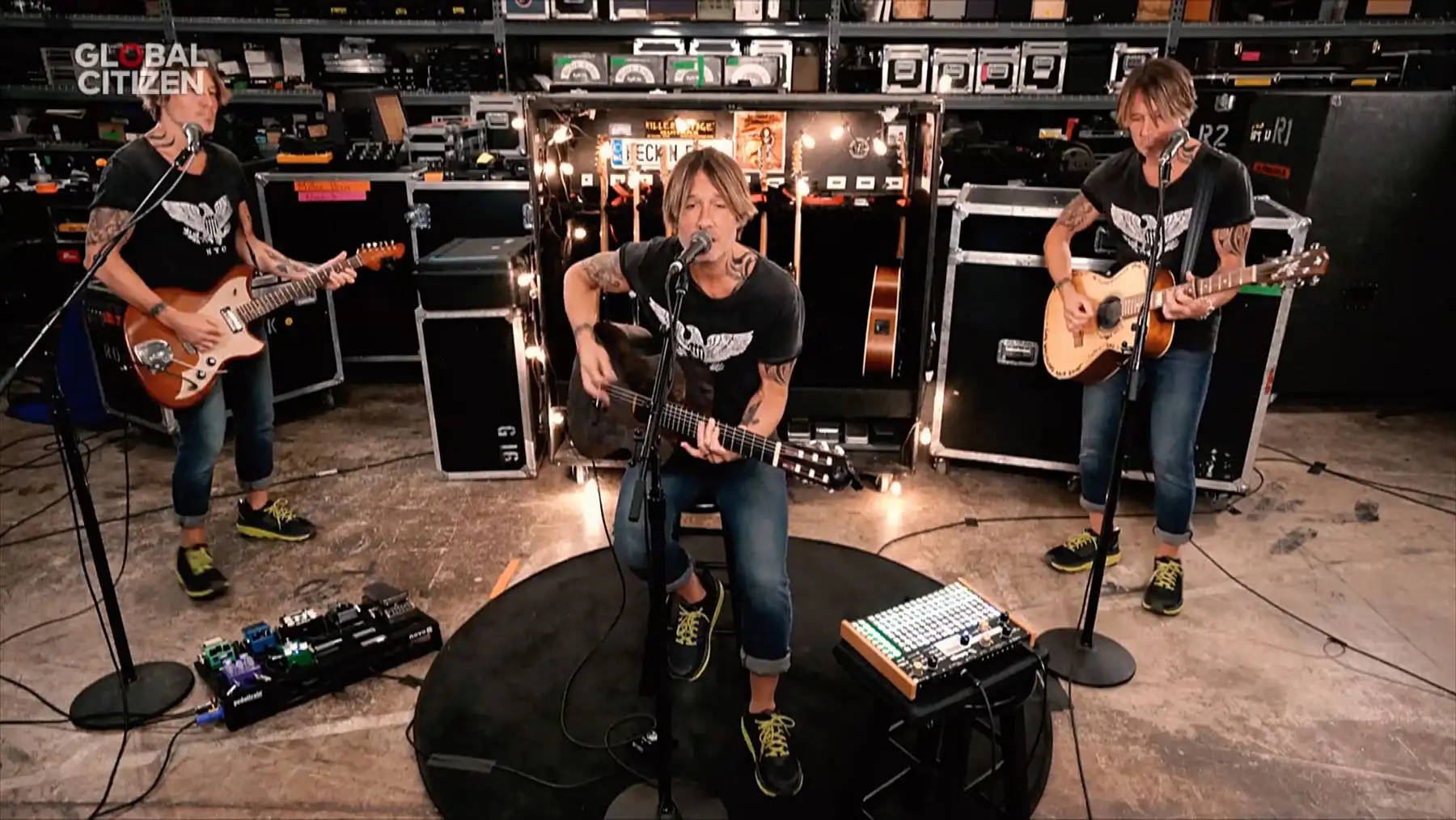 Keith Urban se presenta durante el concierto virtual "One World: Together At Home" presentado por Global Citizen. La transmisión global y el especial digital se realizó para apoyar a los trabajadores de atención médica de primera línea y al Fondo de Respuesta Solidaria al COVID-19 para la Organización Mundial de la Salud, impulsado por la Fundación de las Naciones Unidas. Foto: AFP