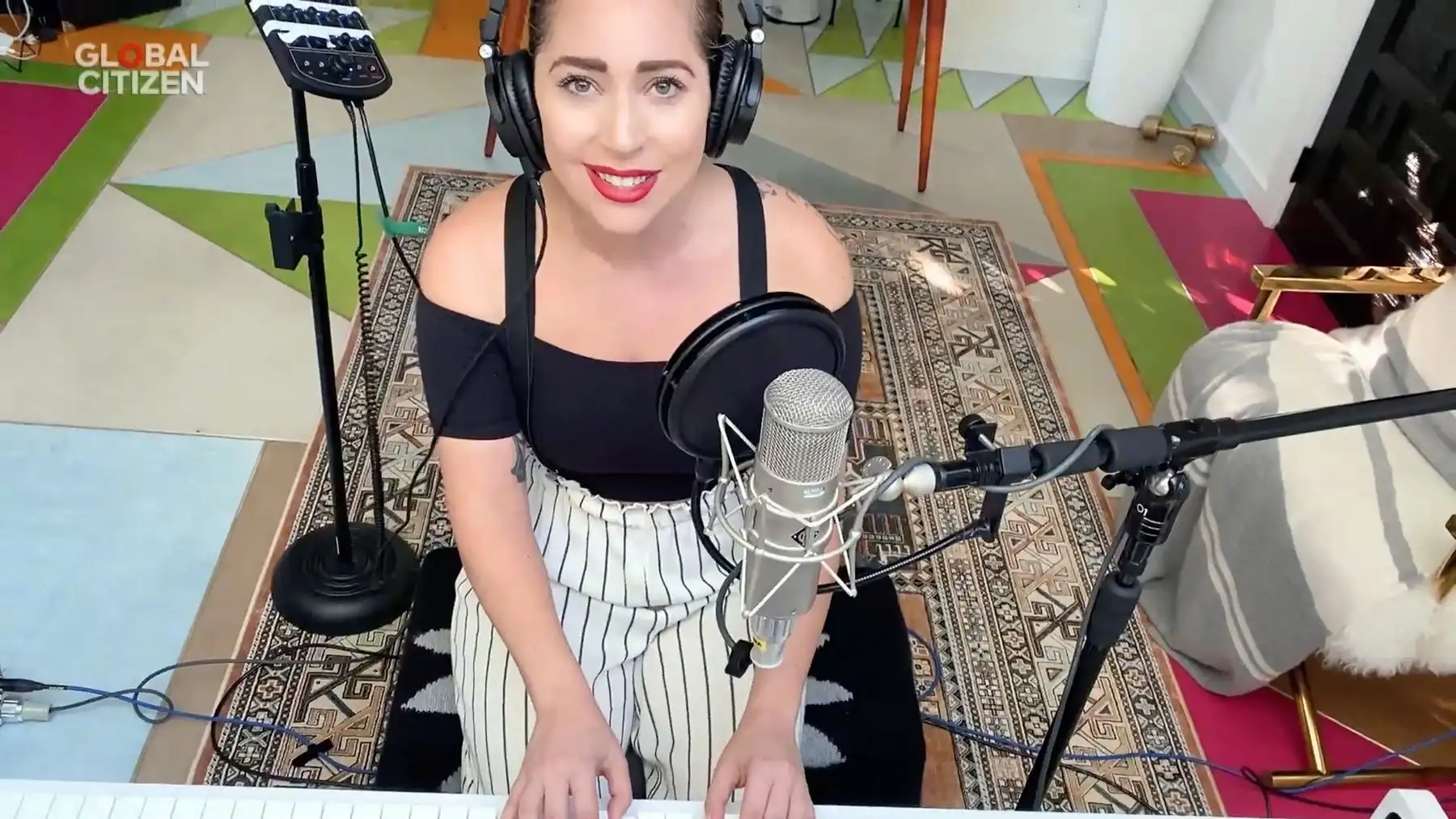 Lady gaga se presenta durante el concierto virtual "One World: Together At Home" presentado por Global Citizen. La transmisión global y el especial digital se realizó para apoyar a los trabajadores de atención médica de primera línea y al Fondo de Respuesta Solidaria al COVID-19 para la Organización Mundial de la Salud, impulsado por la Fundación de las Naciones Unidas. Foto: AFP