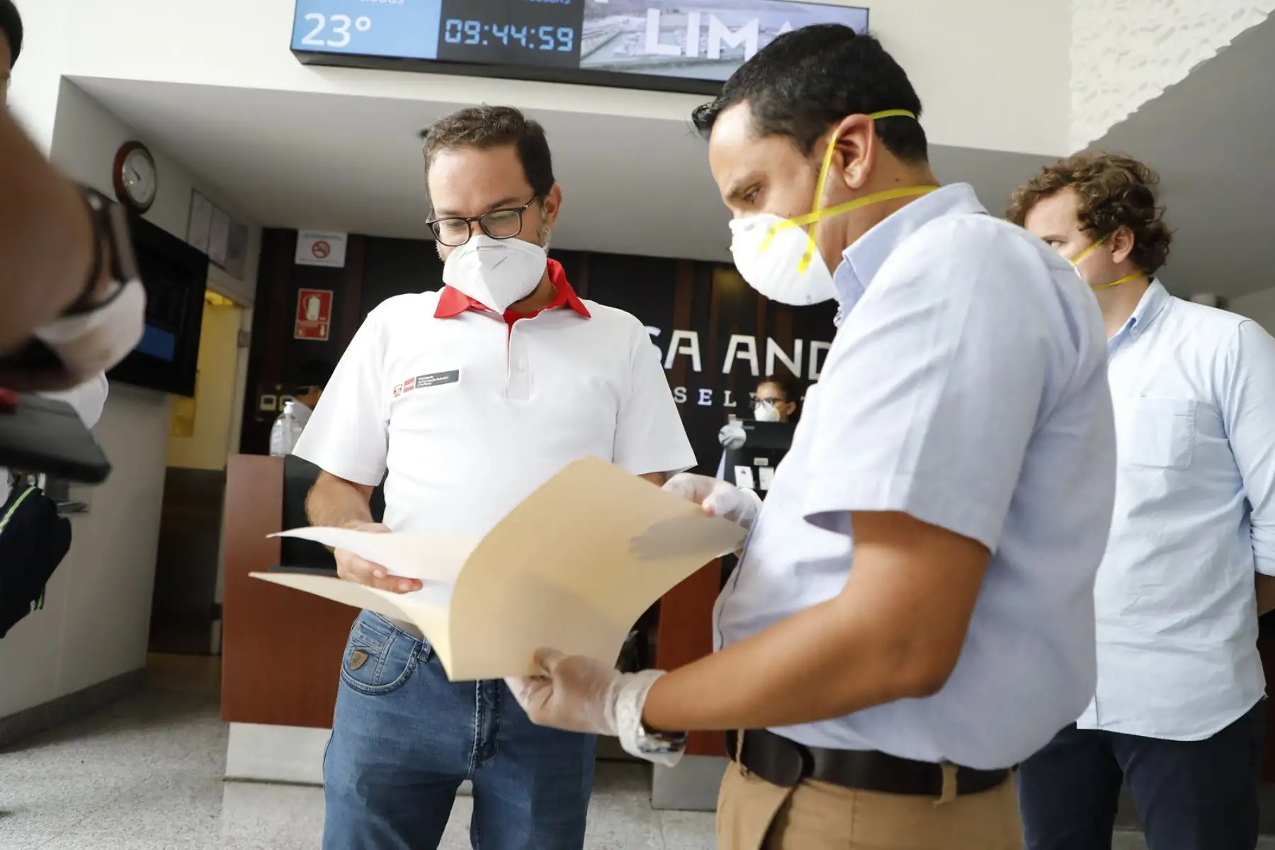 El ministro de Comercio Exterior y Turismo, Edgar Vásquez inspecióno los hoteles, donde ciudadanos peruanos y extranjeros acatan cuarentena, con las distintas medidas de seguridad contra el covid-19. Foto:ANDINA/Mincetur