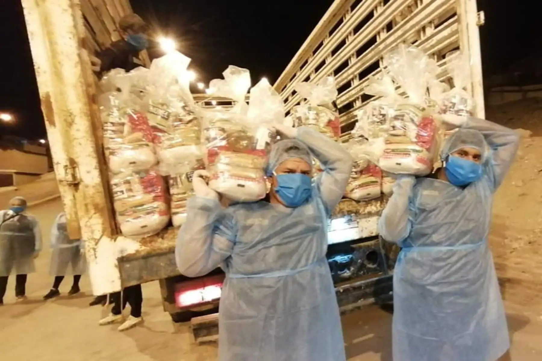 Se entregaron artículos de primera necesidad entre arroz, leche, fideos, menestras, entre otros. Foto: ANDINA/Municipalidad de Villa El Salvador
