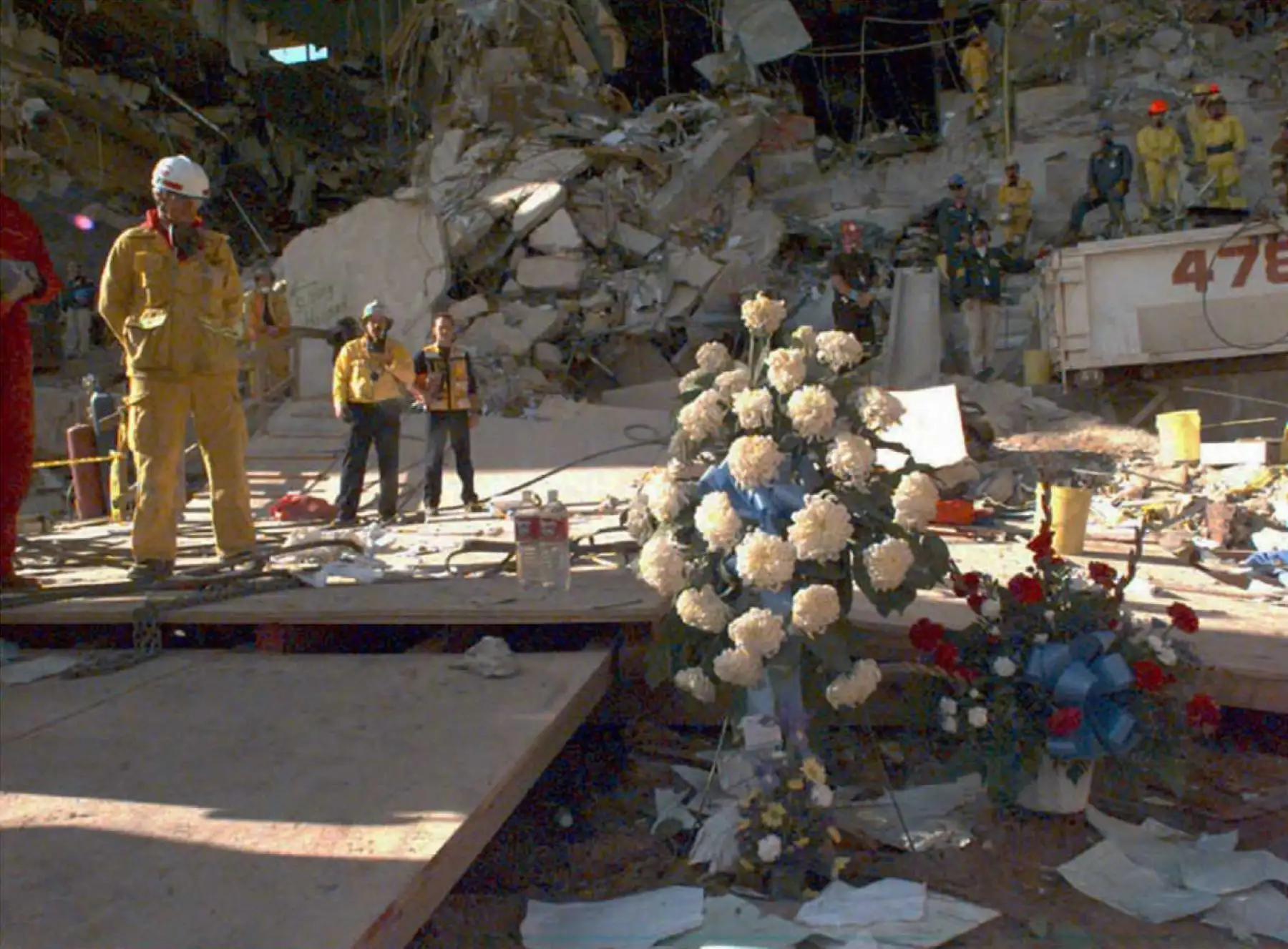 Se cumplen 25 años del segundo mayor ataque terrorista en Estados Unidos después del atentado del 11 de septiembre. En 1995 un camión con más de 2000 kilos de explosivos fue detonado frente al Edificio Federal Alfred Murrah en Oklahoma City, matando a 168 personas (entre ellos 19 niños menores de 6 años) y causando más 680 heridos.  Foto: AFP