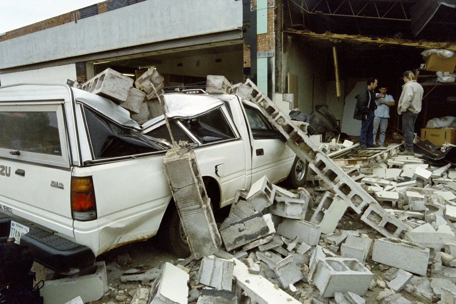 Se cumplen 25 años del segundo mayor ataque terrorista en Estados Unidos después del atentado del 11 de septiembre. En 1995 un camión con más de 2000 kilos de explosivos fue detonado frente al Edificio Federal Alfred Murrah en Oklahoma City, matando a 168 personas (entre ellos 19 niños menores de 6 años) y causando más 680 heridos.  Foto: AFP