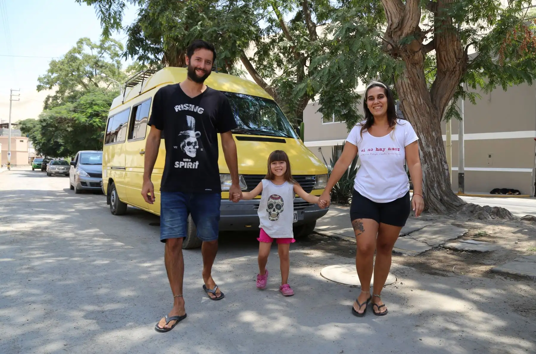 Ciudadanos argentinos que se encuentran varados en Ica piden ayuda al Gobierno y apruebe su salvoconducto para regresar a su país. Foto: Genry Bautista