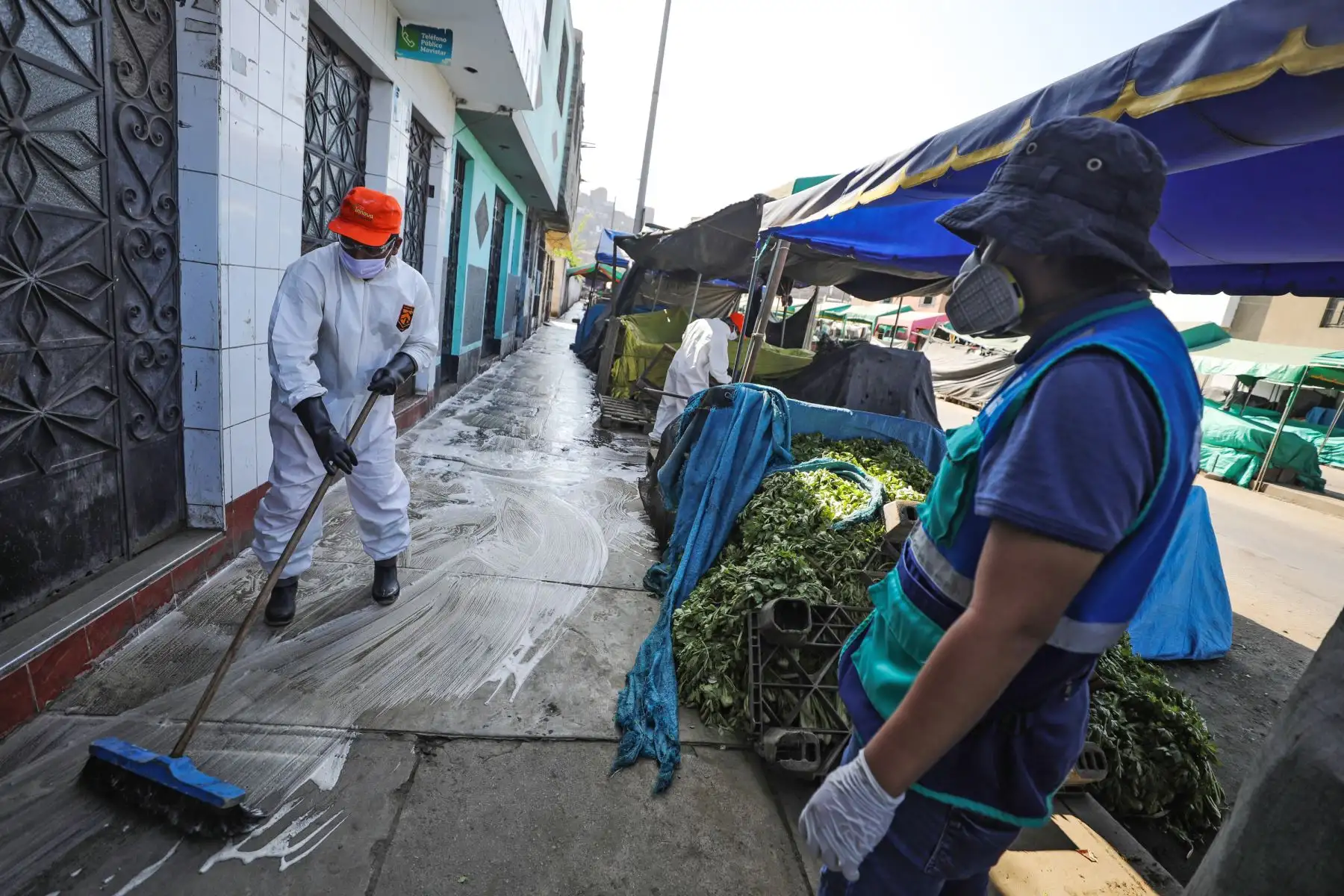 Municipalidad de Lima realiza limpieza y desinfección de la Avenida 28 de Julio. Foto: ANDINA/Municipalidad de Lima