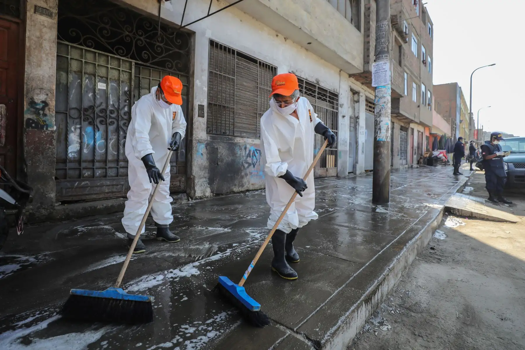 Municipalidad de Lima realiza limpieza y desinfección de la Avenida 28 de Julio. Foto: ANDINA/Municipalidad de Lima