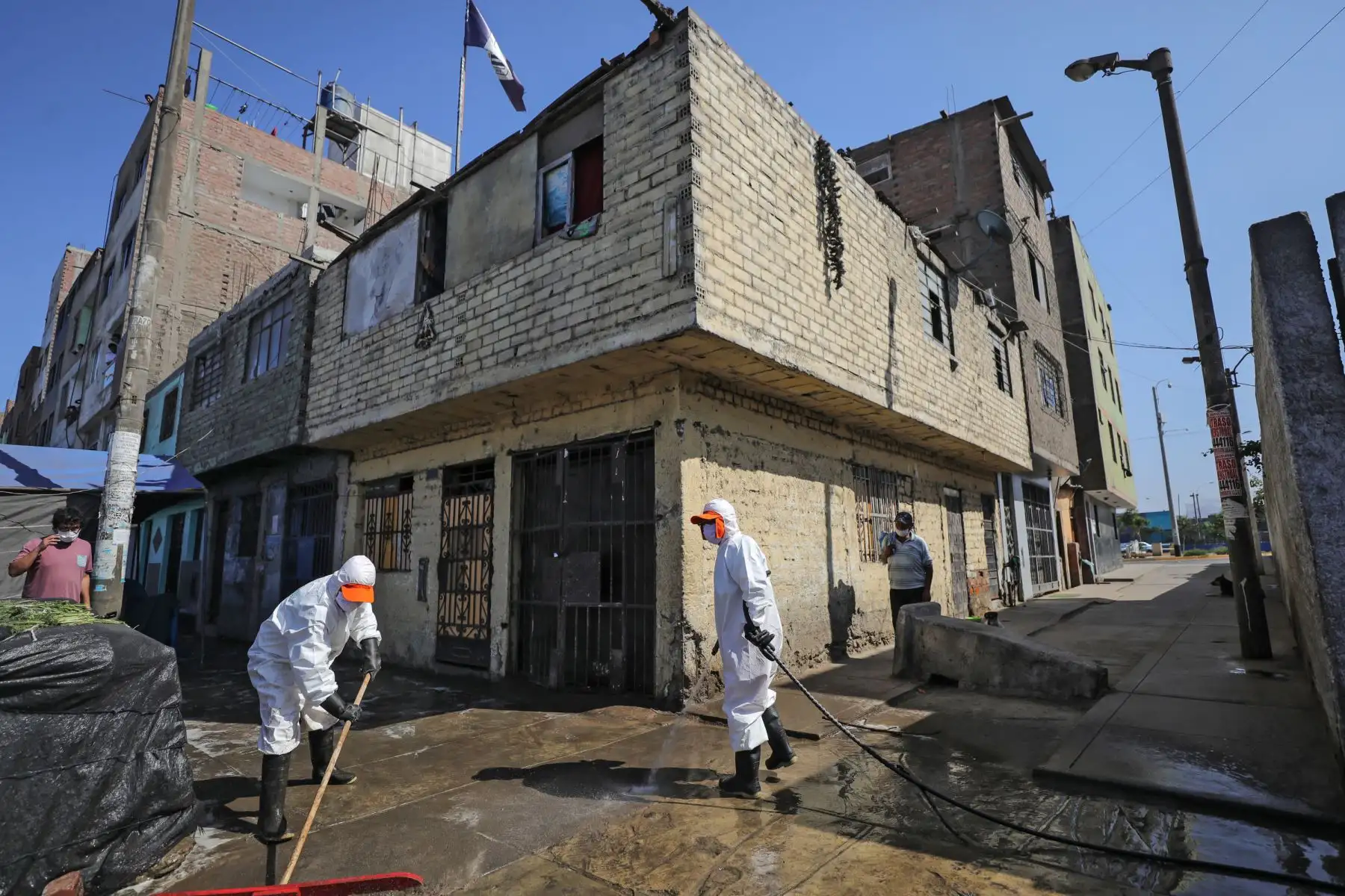Municipalidad de Lima realiza limpieza y desinfección de la Avenida 28 de Julio. Foto: ANDINA/Municipalidad de Lima