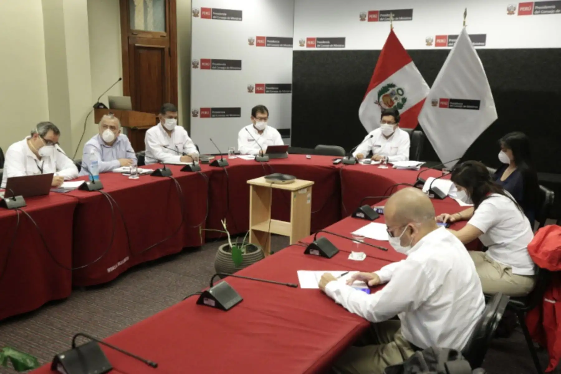 Titular de la PCM Vicente Zeballos, encabezó videoconferencia con alcaldes de capitales de departamento, con el objetivo de conocer las acciones contra el COVIDー19 en sus provincias y   coordinar medidas de salubridad, traslado interregional, entre otros.Foto:ANDINA/PCM