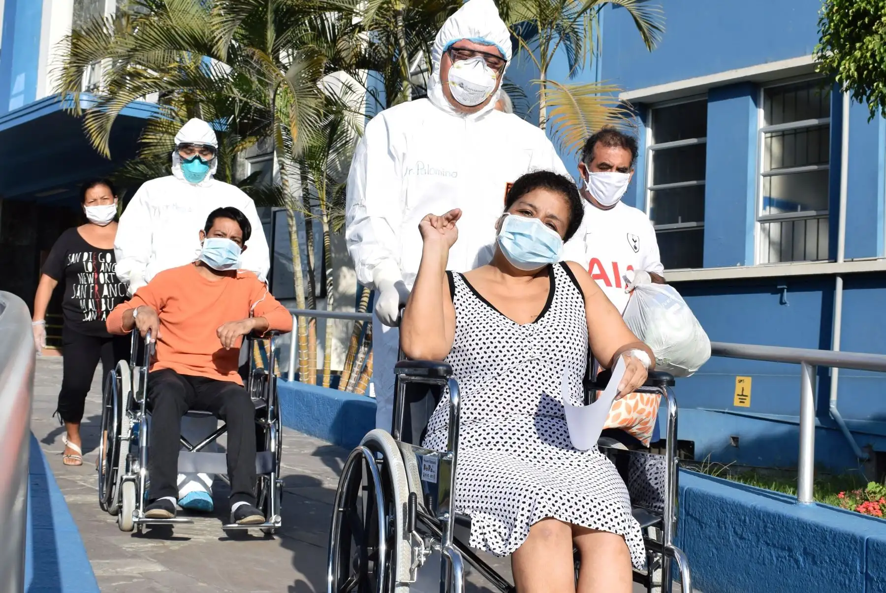 Coronavirus: pacientes regresan a sus casas entre lágrimas tras vencer la infección. Foto: ANDINA/difusión.
