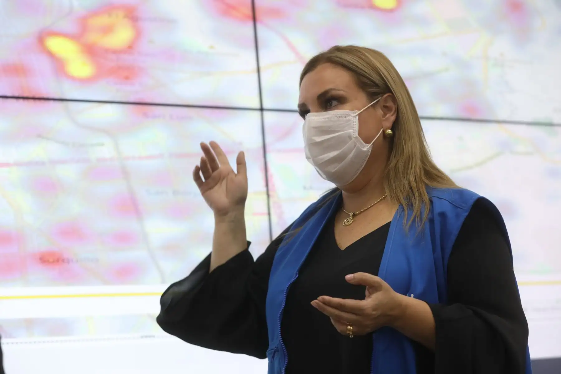 La presidenta ejecutiva de EsSalud, Fiorela Molinelli presenta el  “Mapa del Calor” que permite identificar el avance del Covid-19 en las zonas con alto nivel de contagio en el País.
Foto: EsSalud