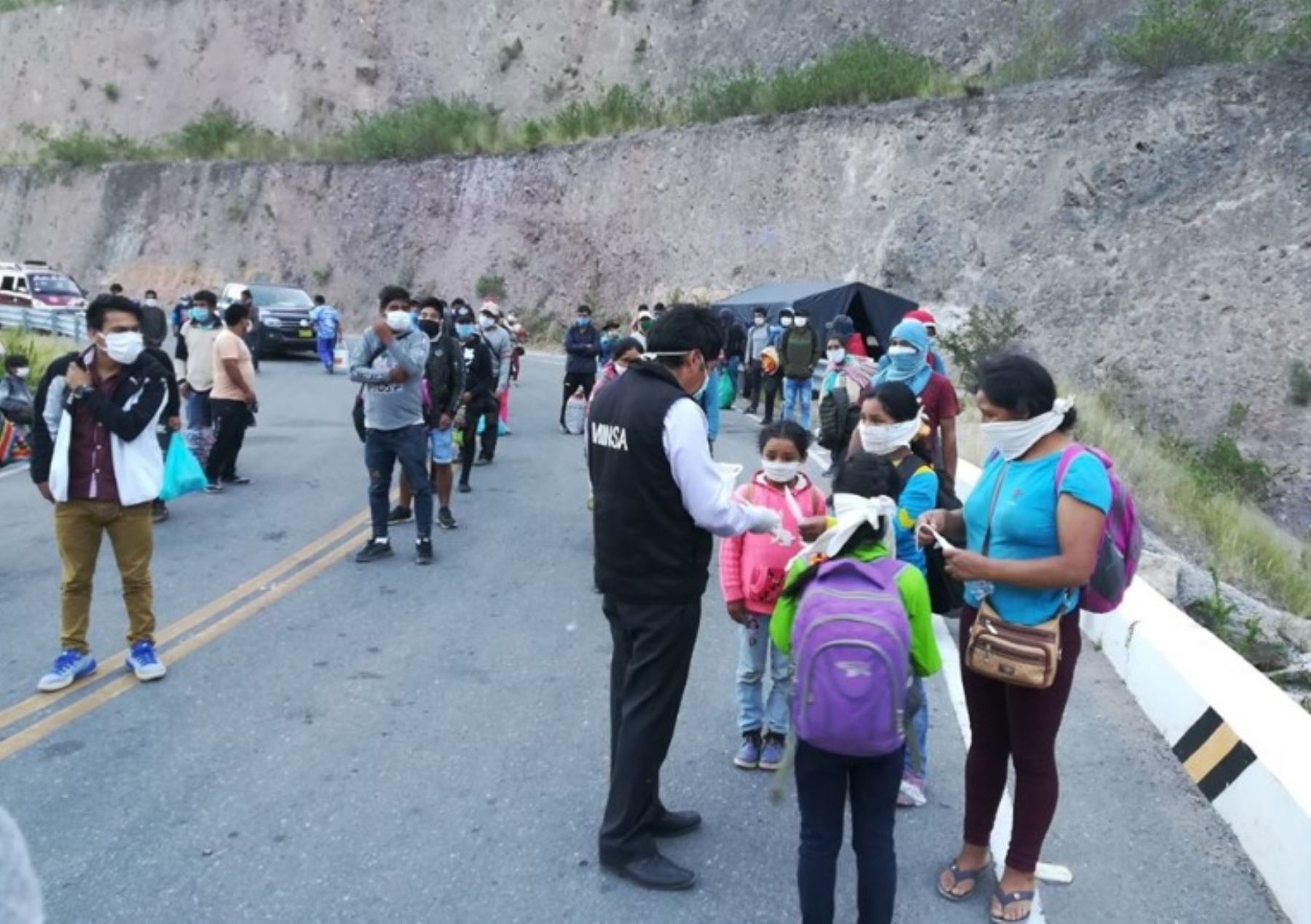 Los pobladores tacneños en situación de vulnerabilidad, que quedaron varados en Lima, serán trasladados mañana a su región en seis buses.