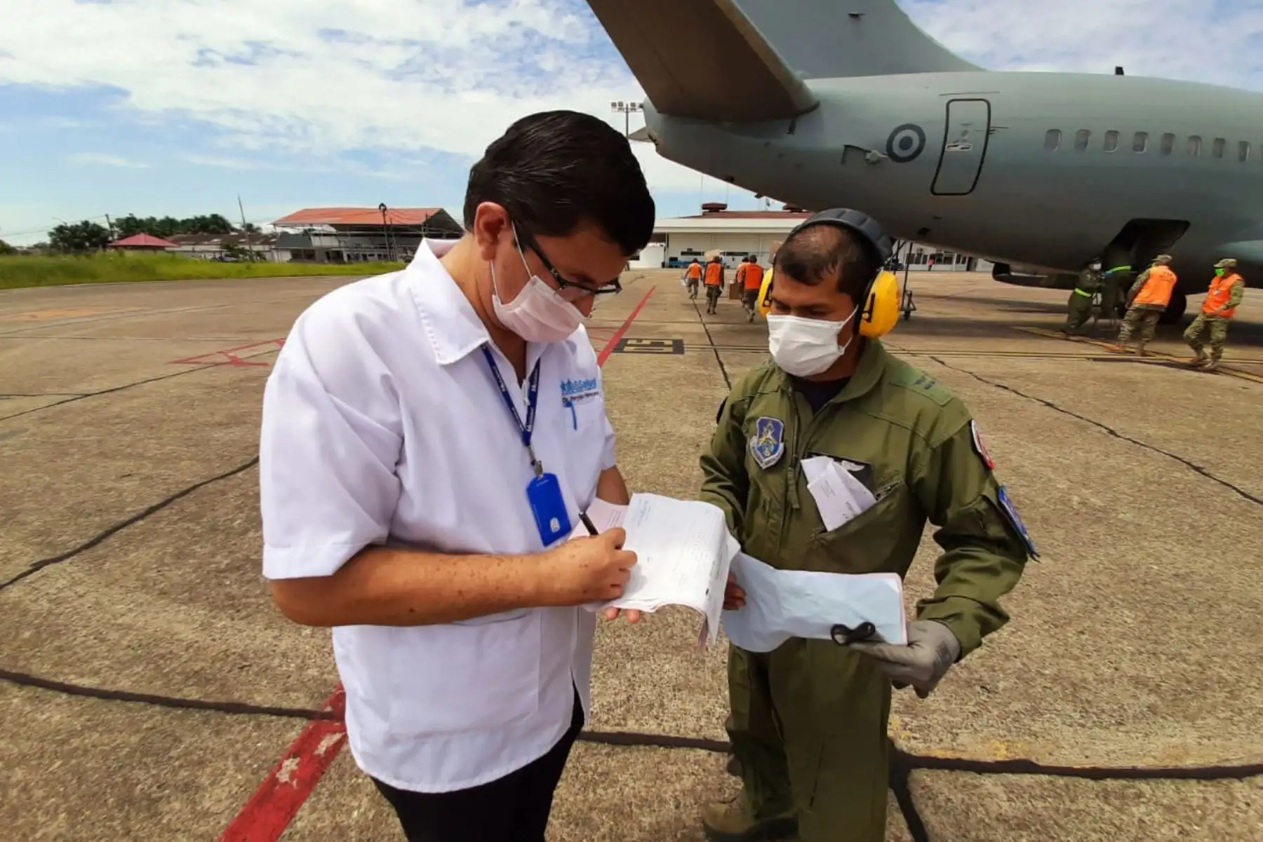 EsSalud envía nuevo cargamento con Equipos de Protección Personal e insumos médicos para combatir el Covid-19. Foto: ANDINA/Essalud.