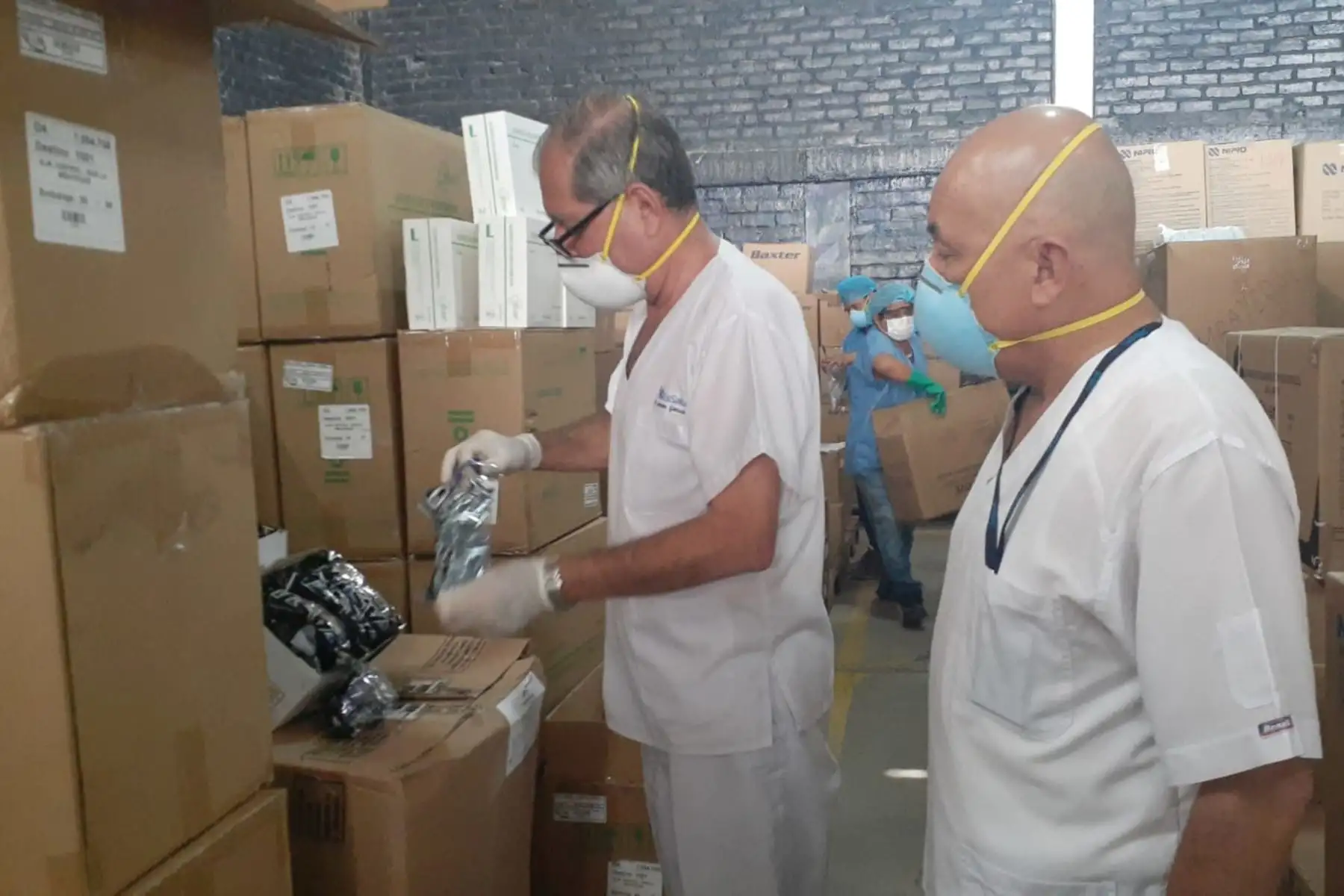 EsSalud envía nuevo cargamento con Equipos de Protección Personal e insumos médicos para combatir el Covid-19. Foto: ANDINA/Essalud.