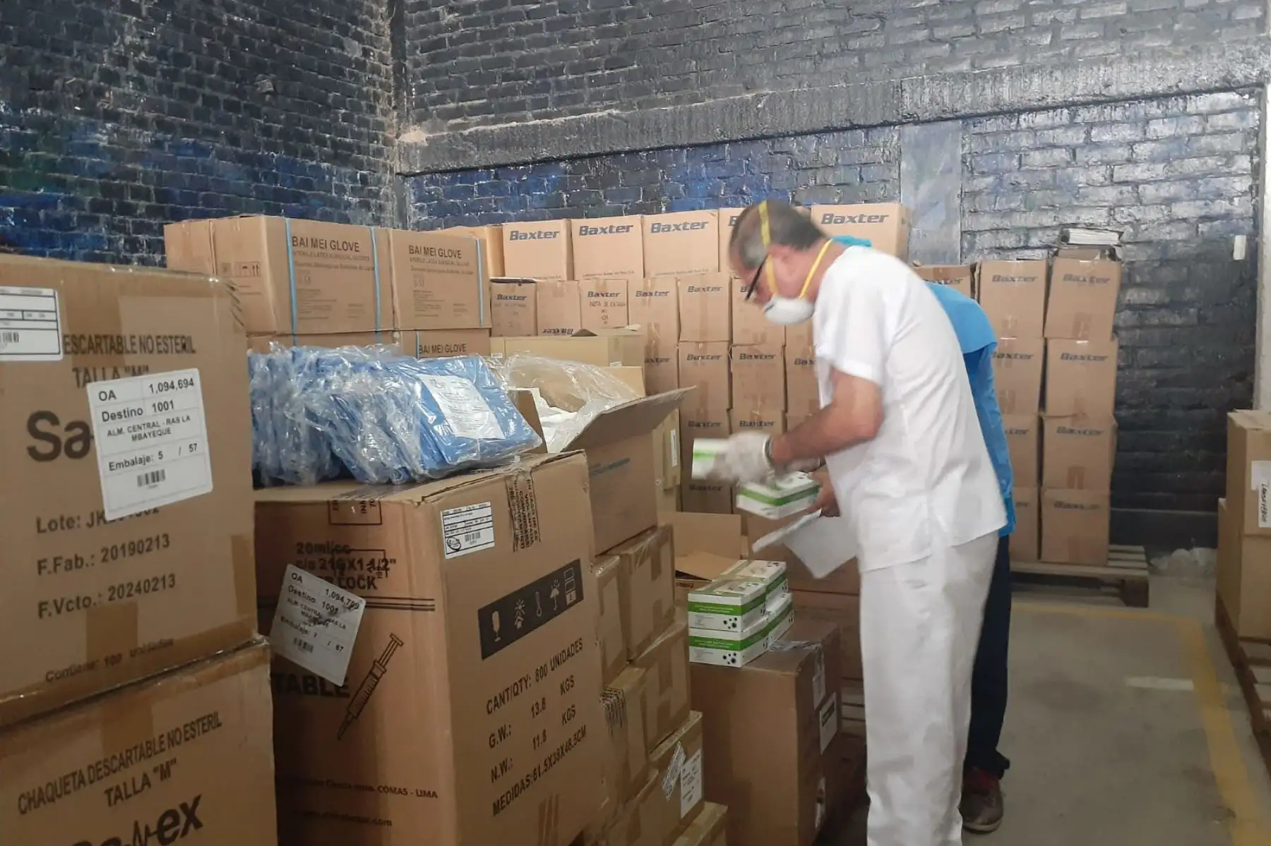 EsSalud envía nuevo cargamento con Equipos de Protección Personal e insumos médicos para combatir el Covid-19. Foto: ANDINA/Essalud.