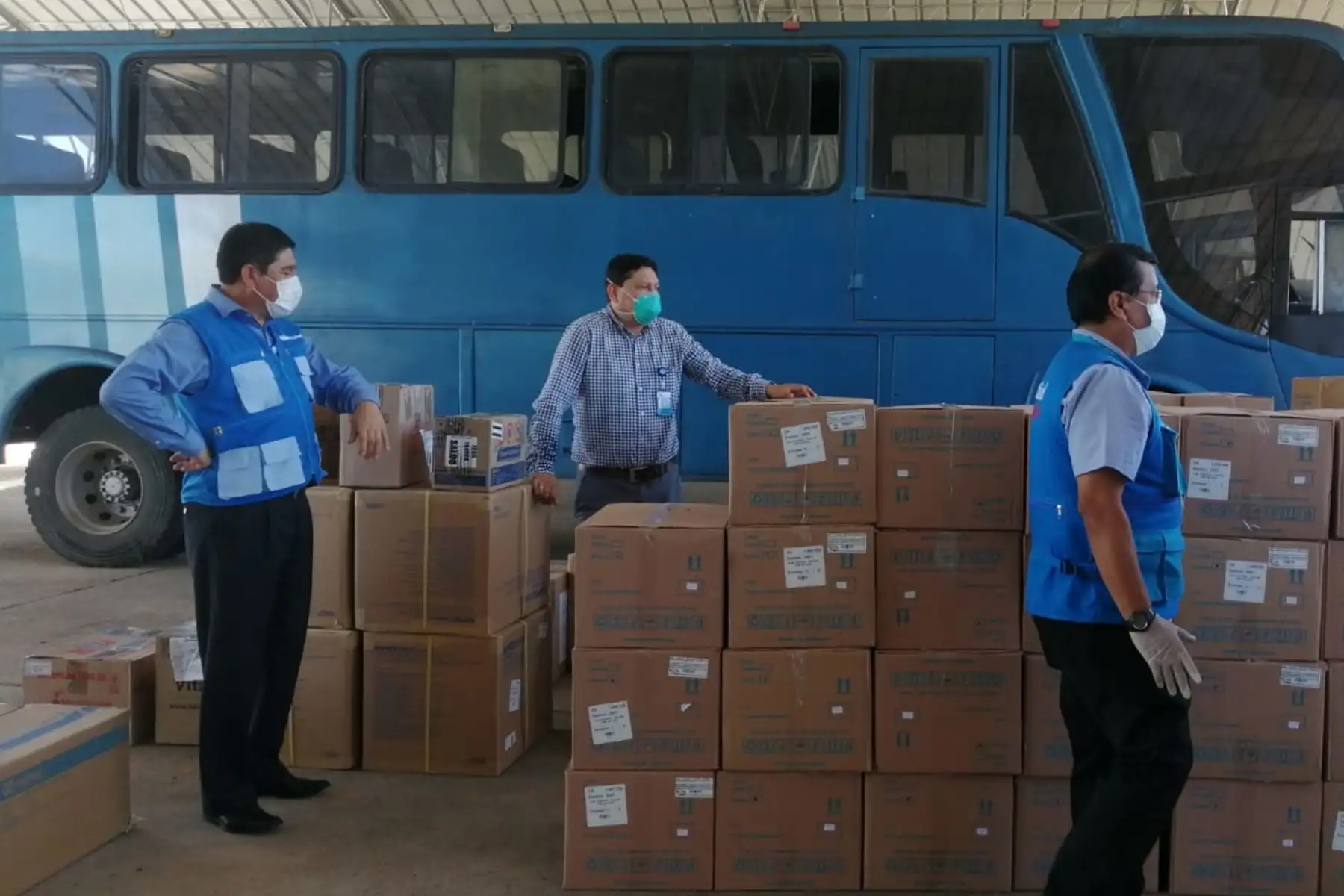 EsSalud envía nuevo cargamento con Equipos de Protección Personal e insumos médicos para combatir el Covid-19. Foto: ANDINA/Essalud.
