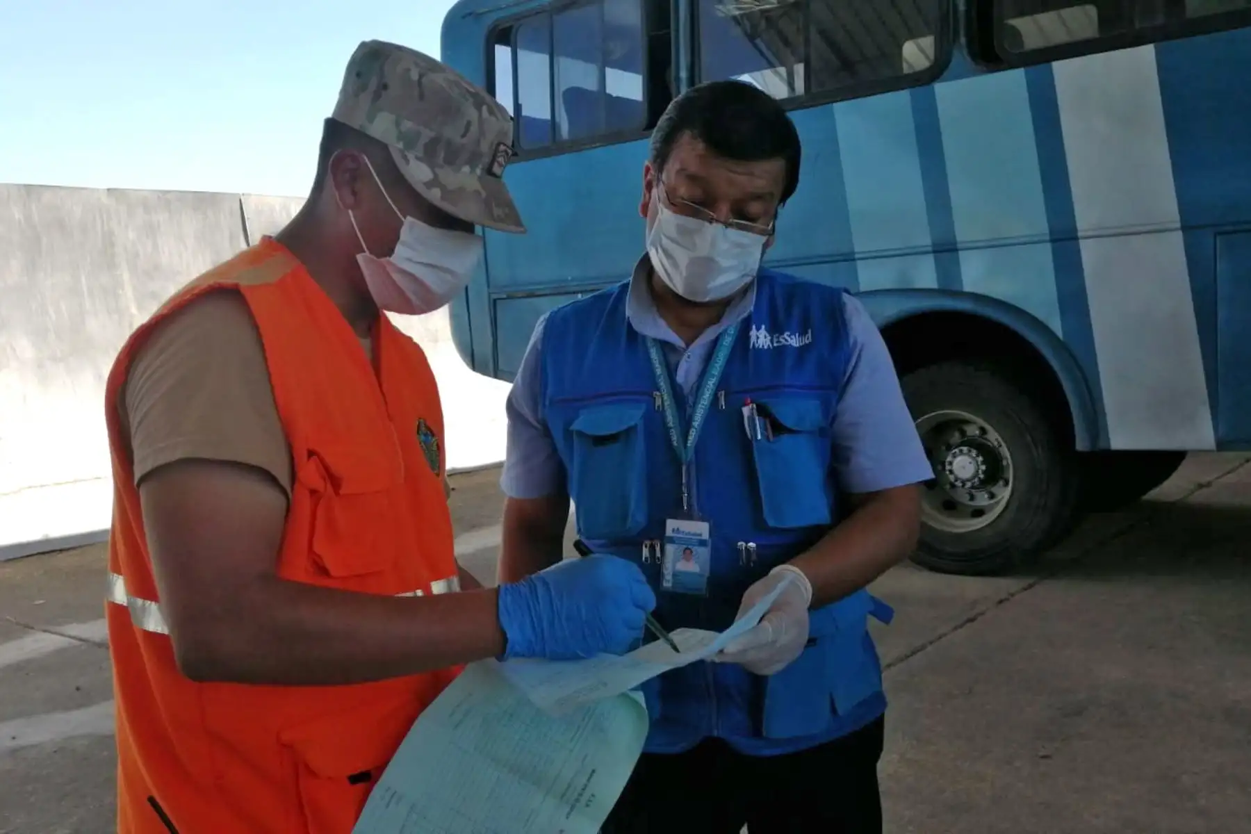 EsSalud envía nuevo cargamento con Equipos de Protección Personal e insumos médicos para combatir el Covid-19. Foto: ANDINA/Essalud.