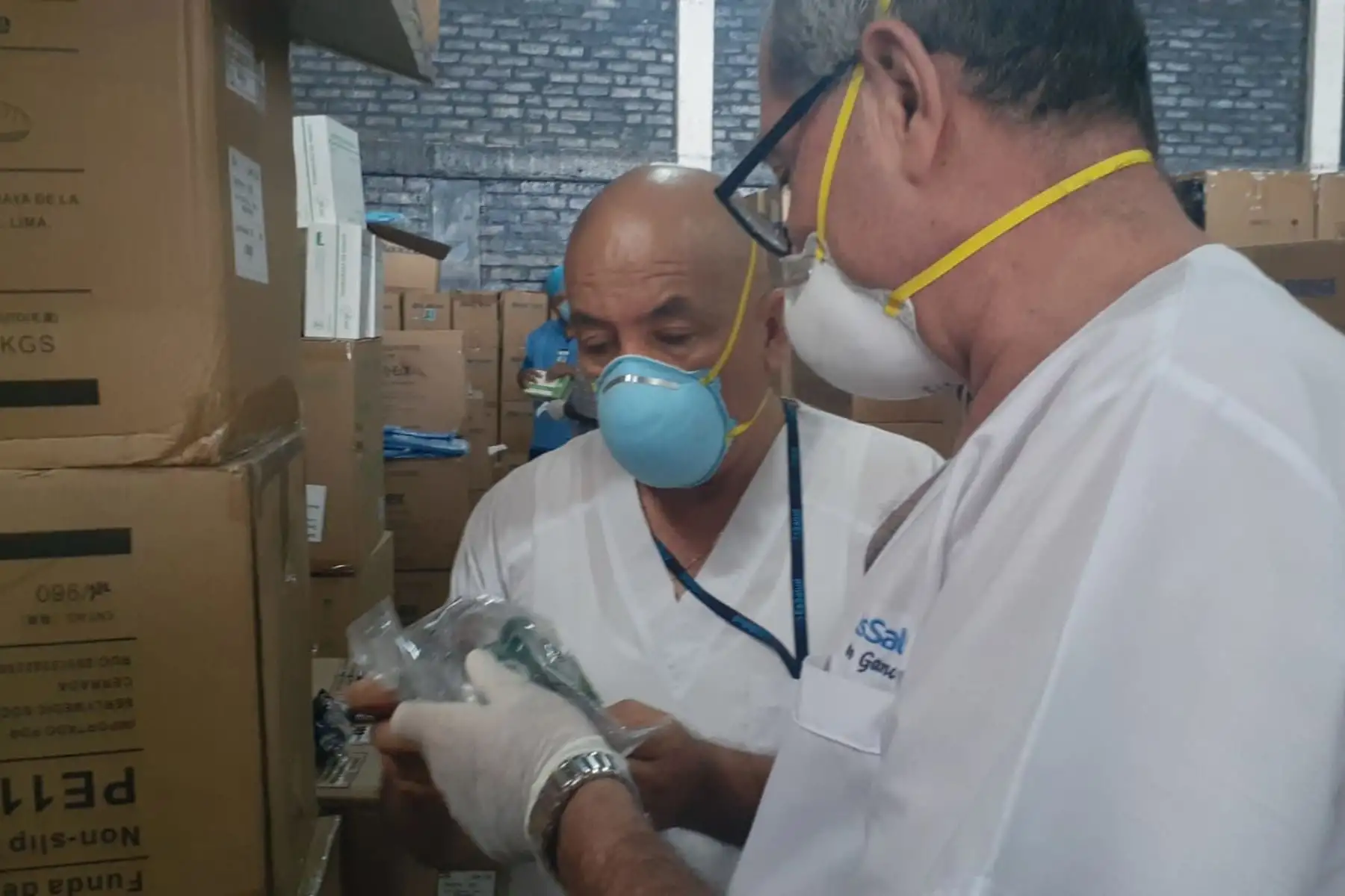 EsSalud envía nuevo cargamento con Equipos de Protección Personal e insumos médicos para combatir el Covid-19. Foto: ANDINA/Essalud.